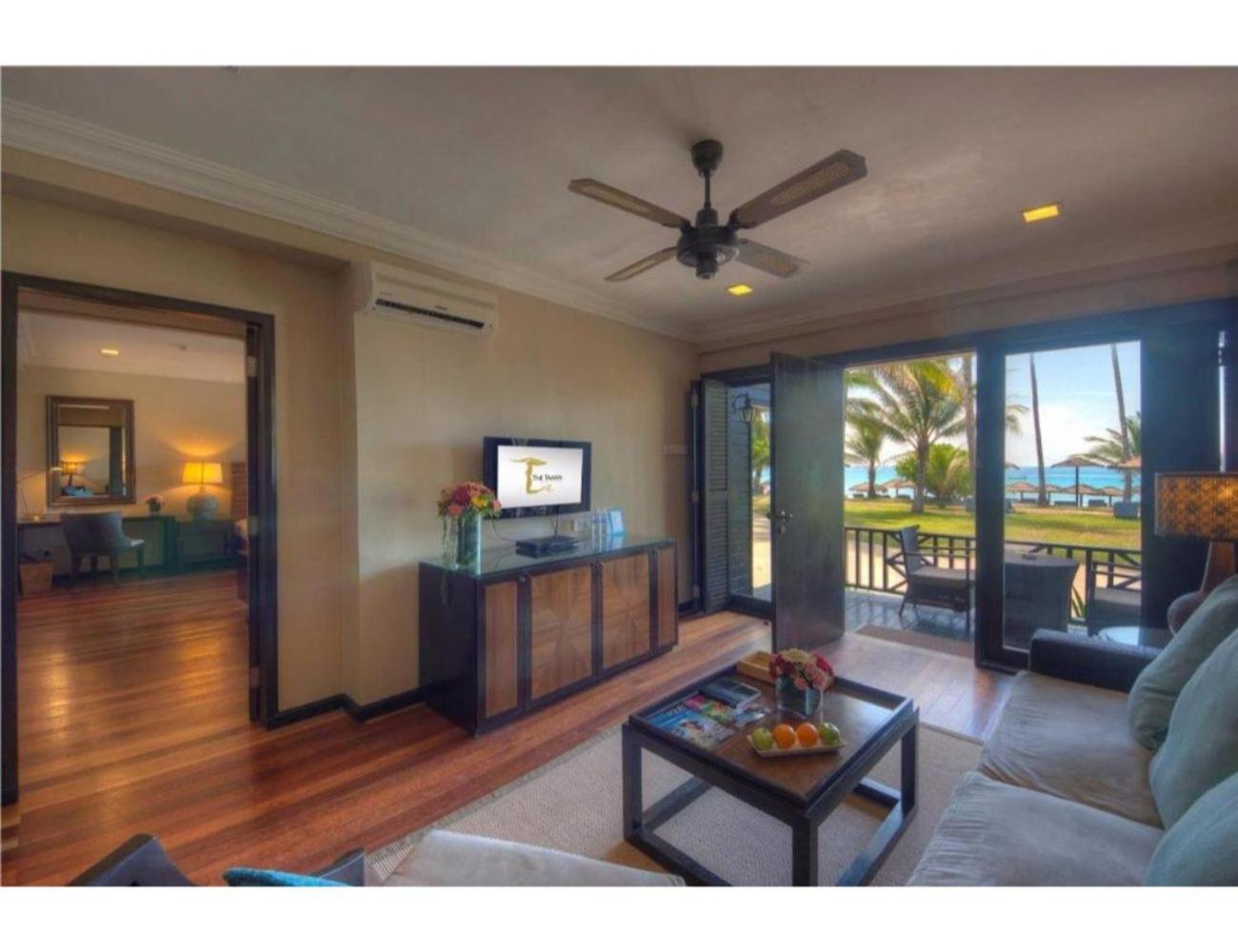 Ocean Front Suite - Photo 3