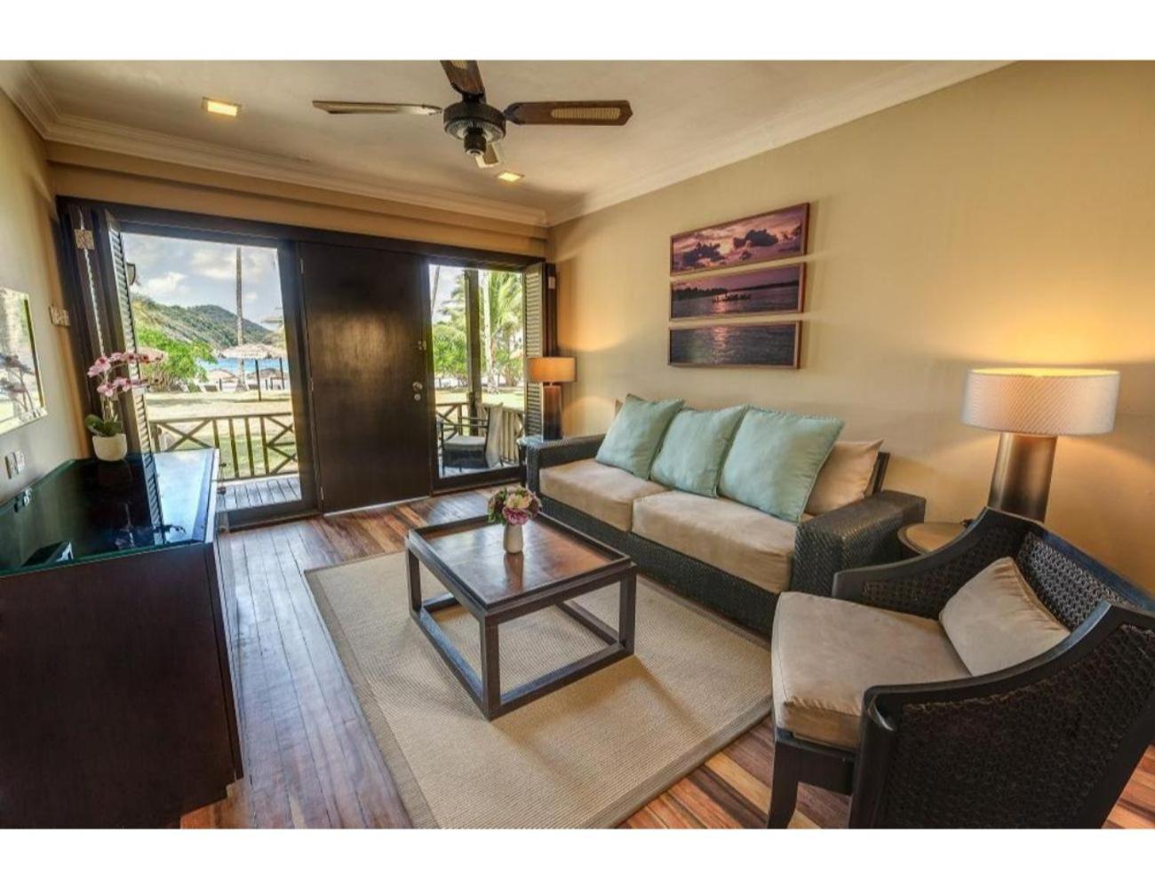 Ocean Front Suite - Photo 5