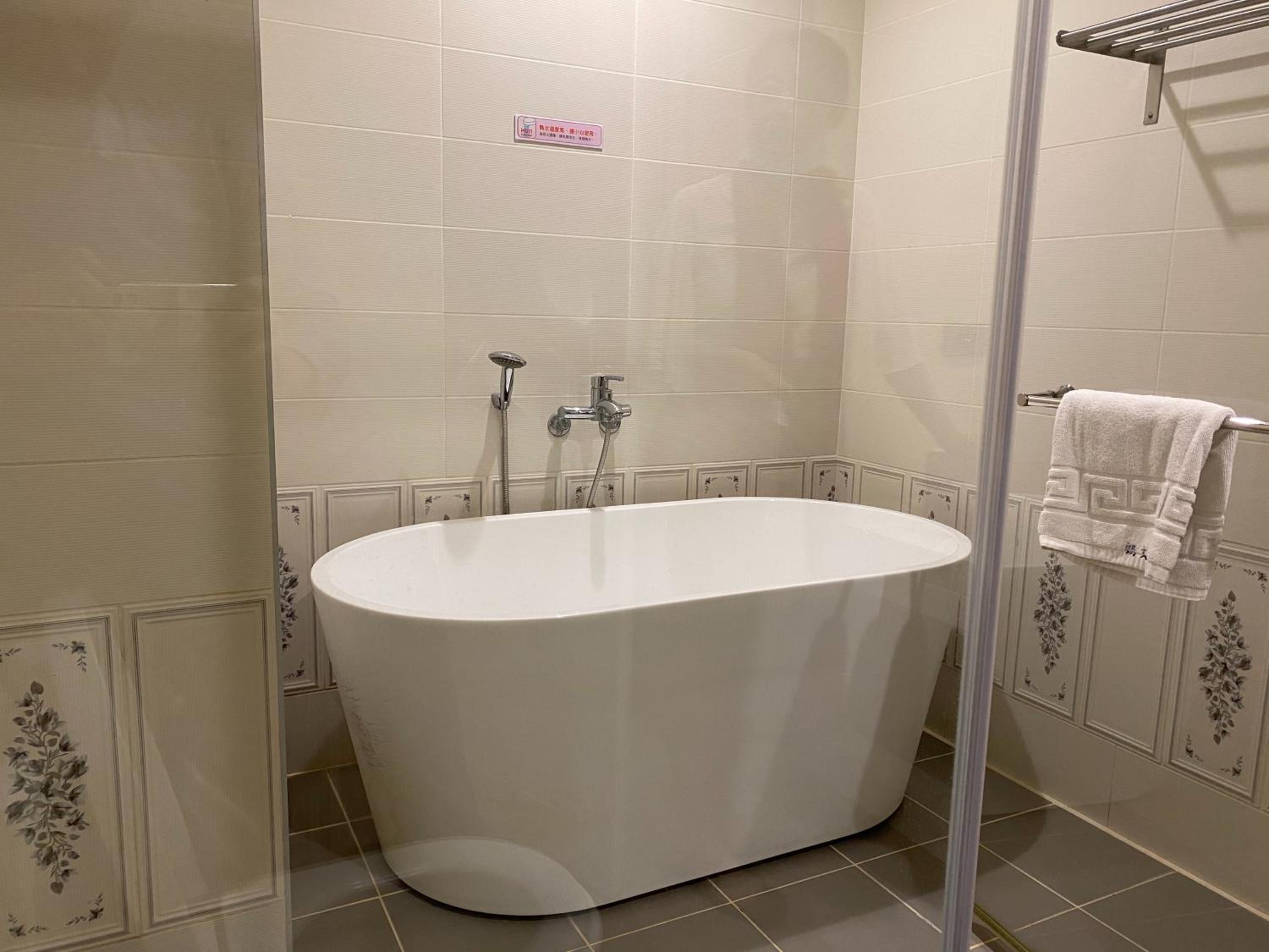 Deluxe Double Room with Bath photo 2