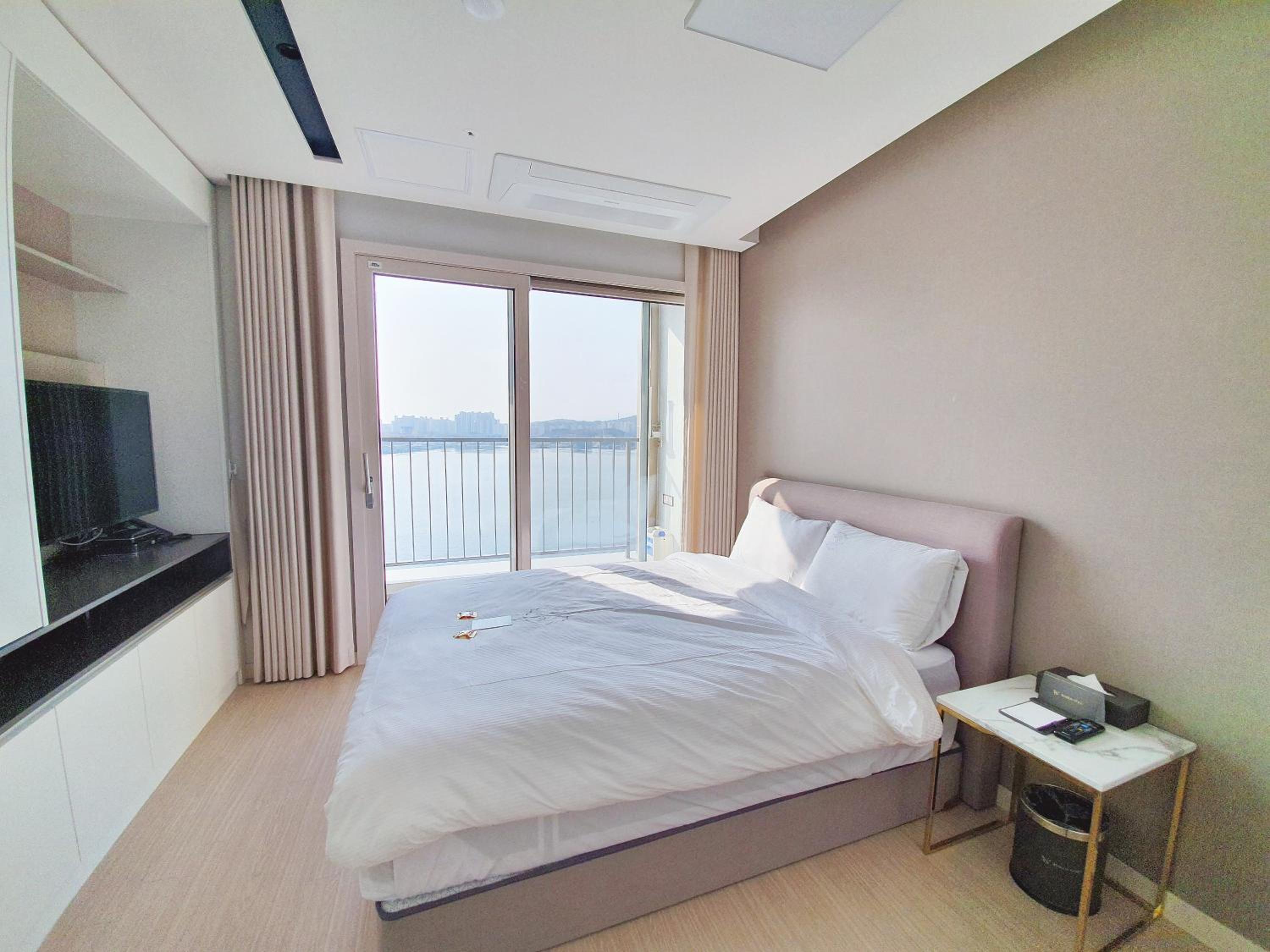 Double Room with Lake View - Photo 1