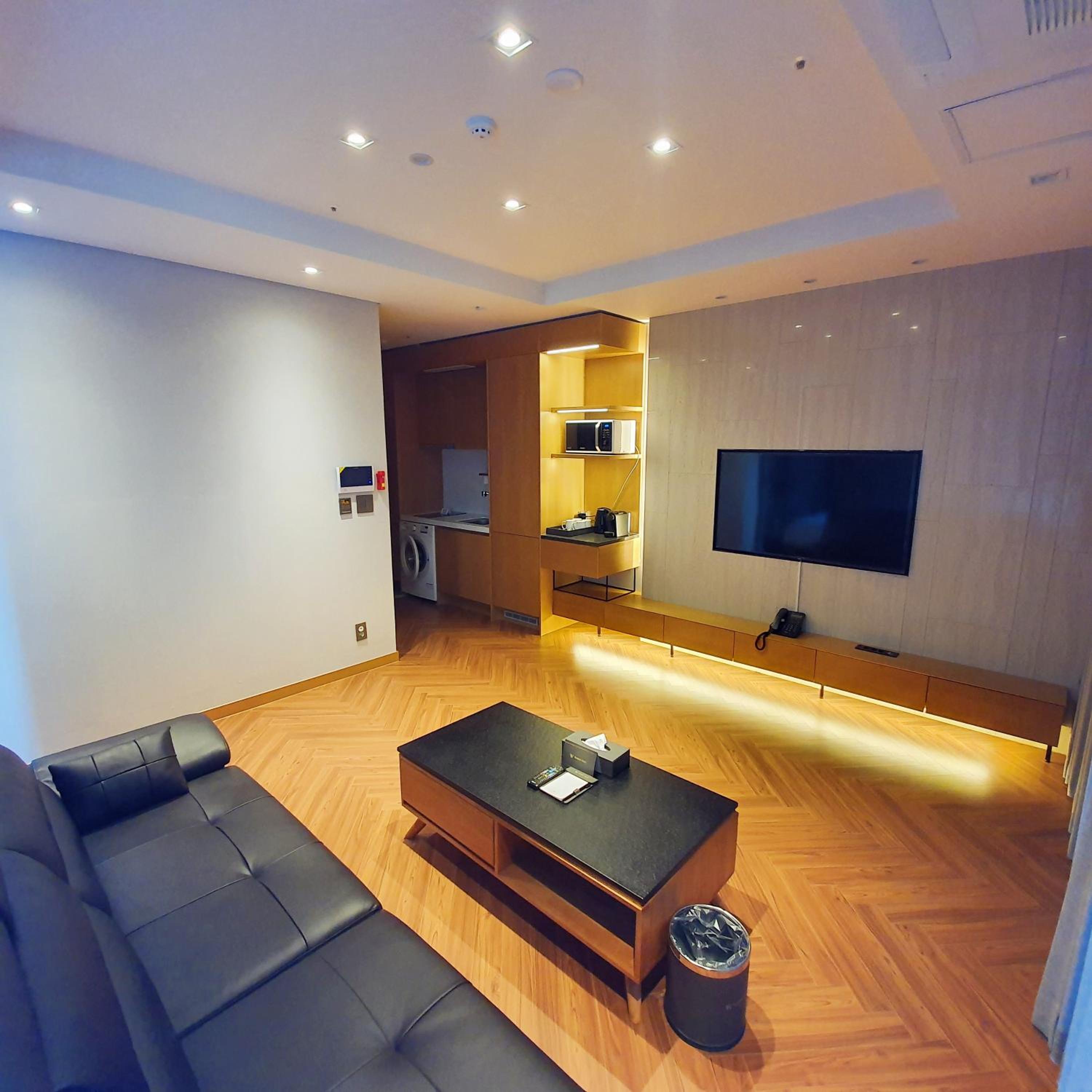 Superior Triple Room with Sea View - Photo 8