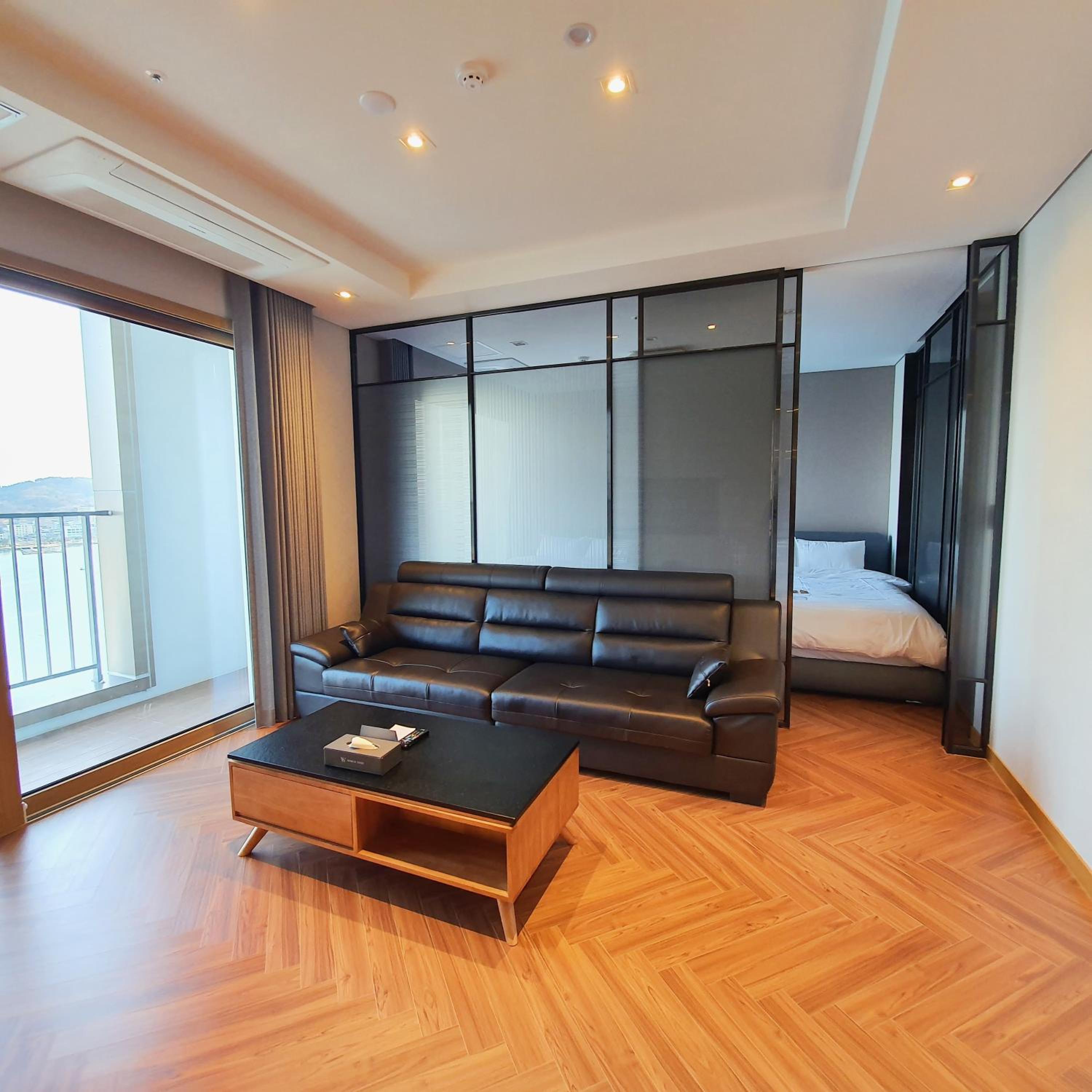 Superior Triple Room with Sea View - Photo 7