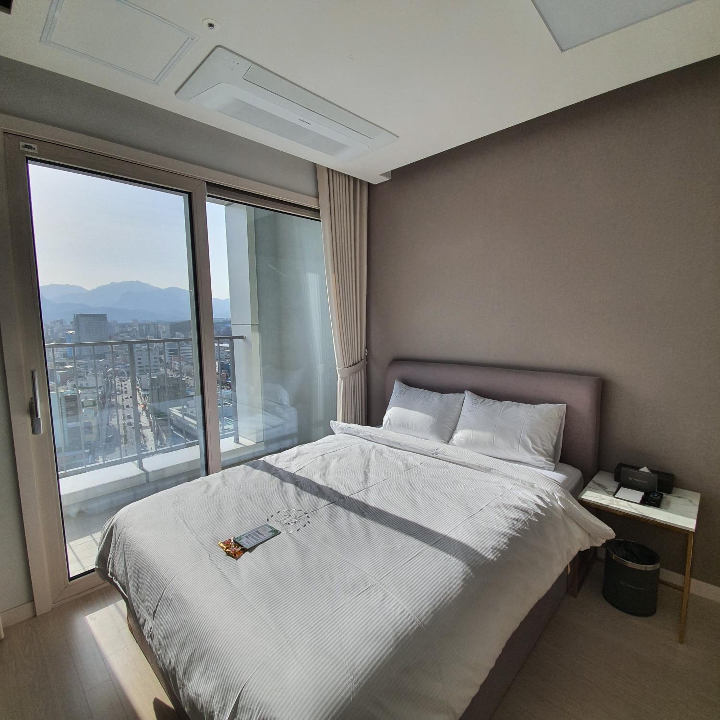 Double Room with Mountain View - Photo 10