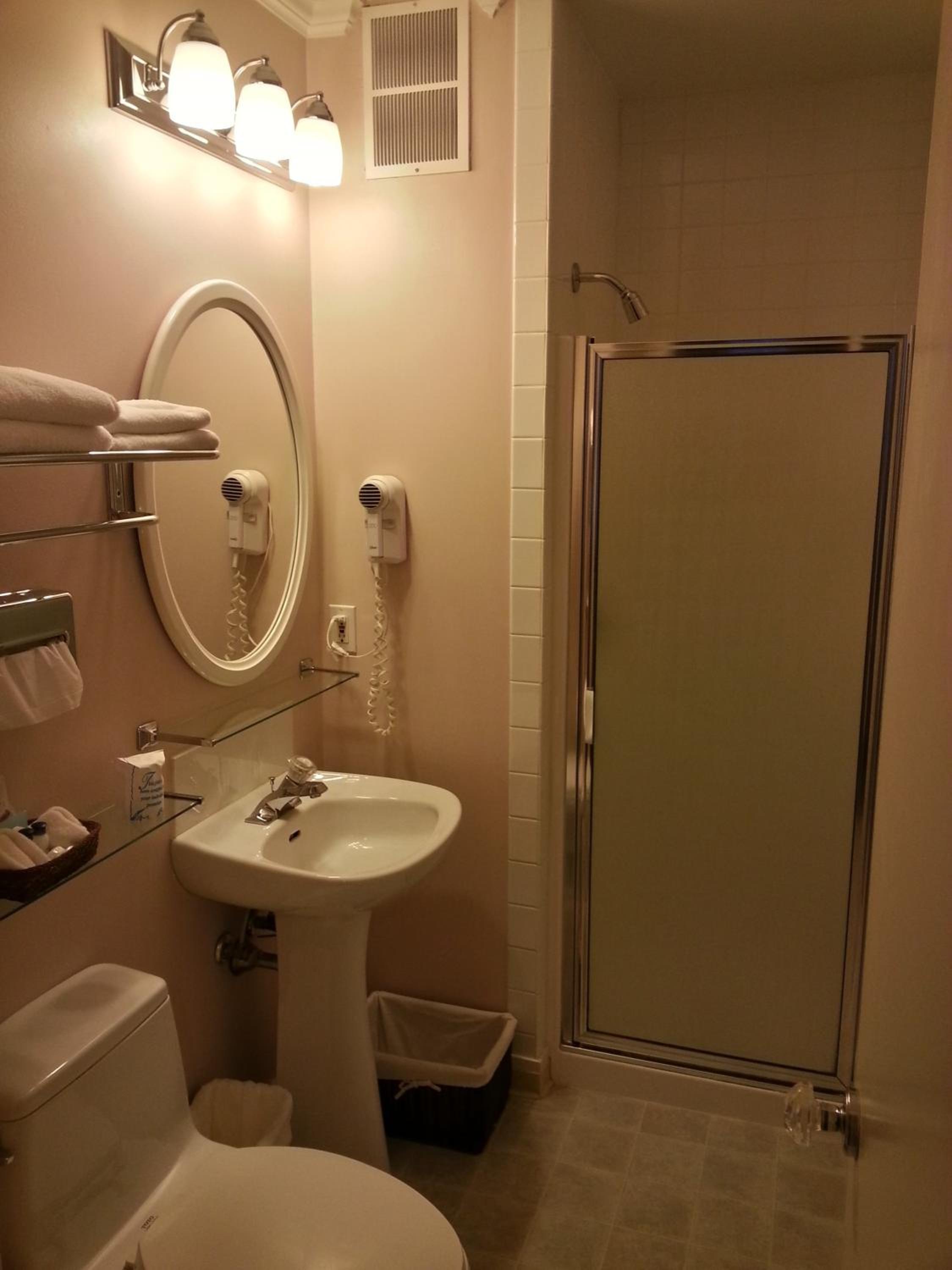 Standard Room with One Double Bed - Photo 4