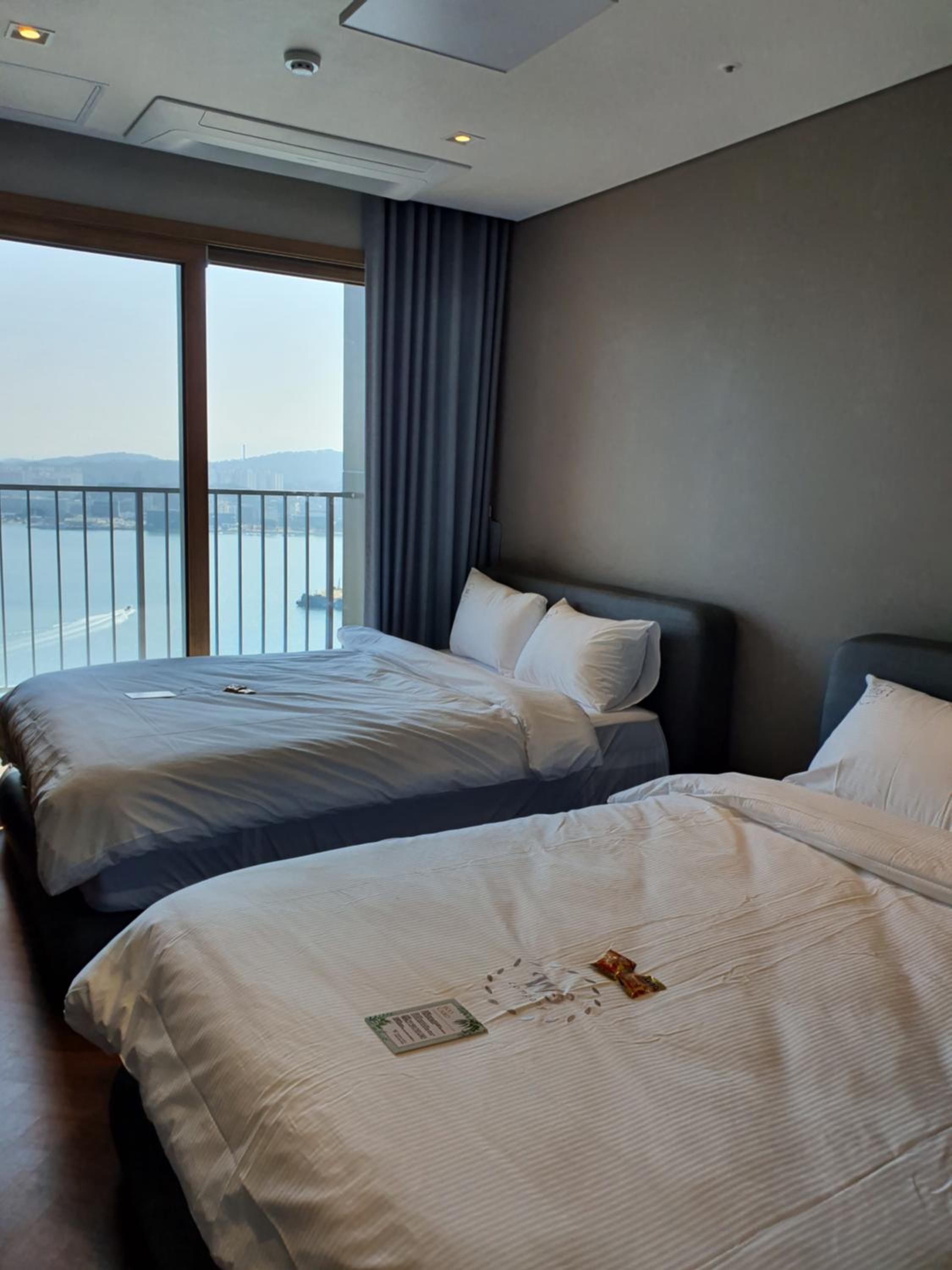 Superior Triple Room with Sea View - Photo 9