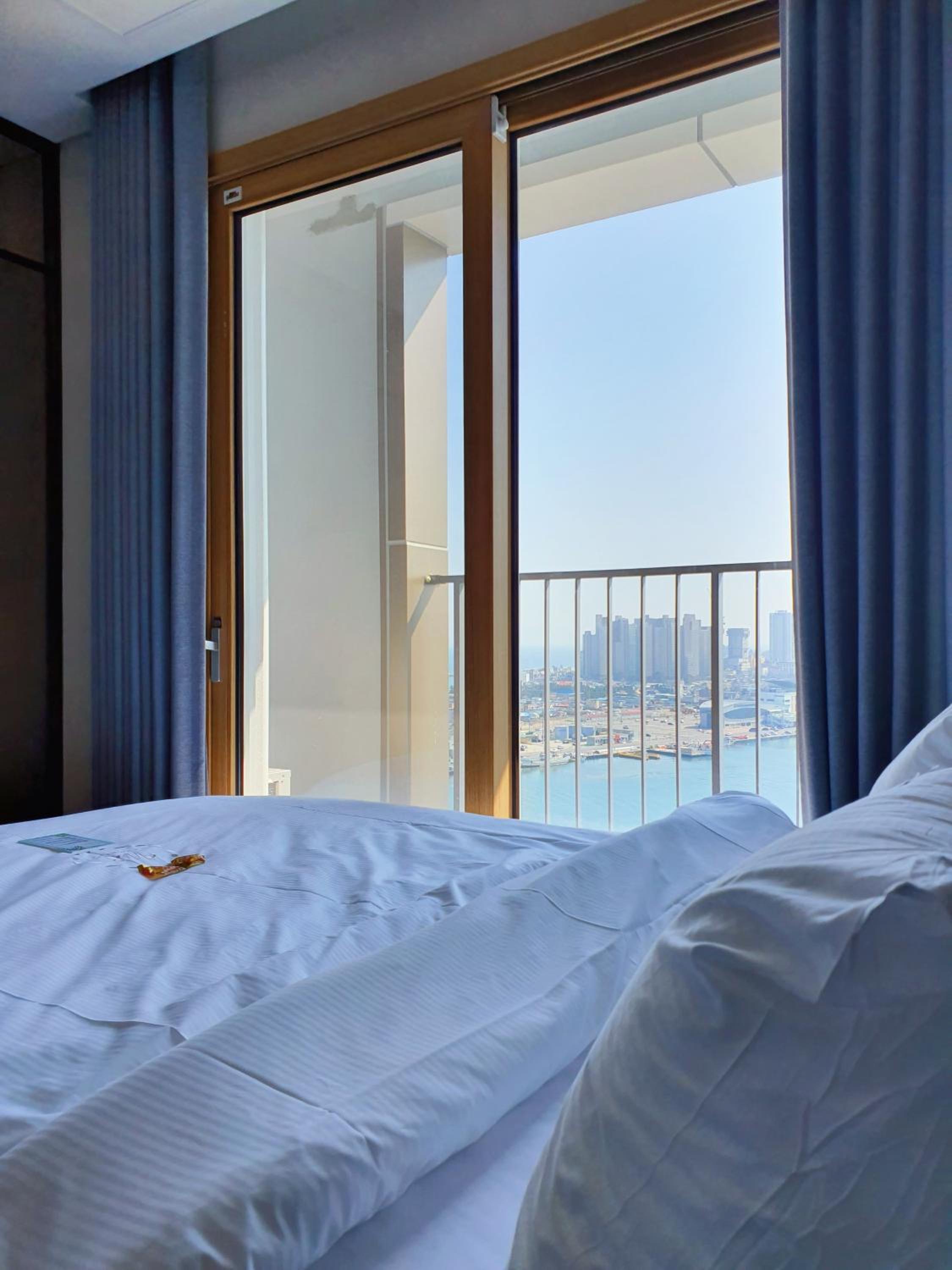 Superior Triple Room with Sea View - Photo 17