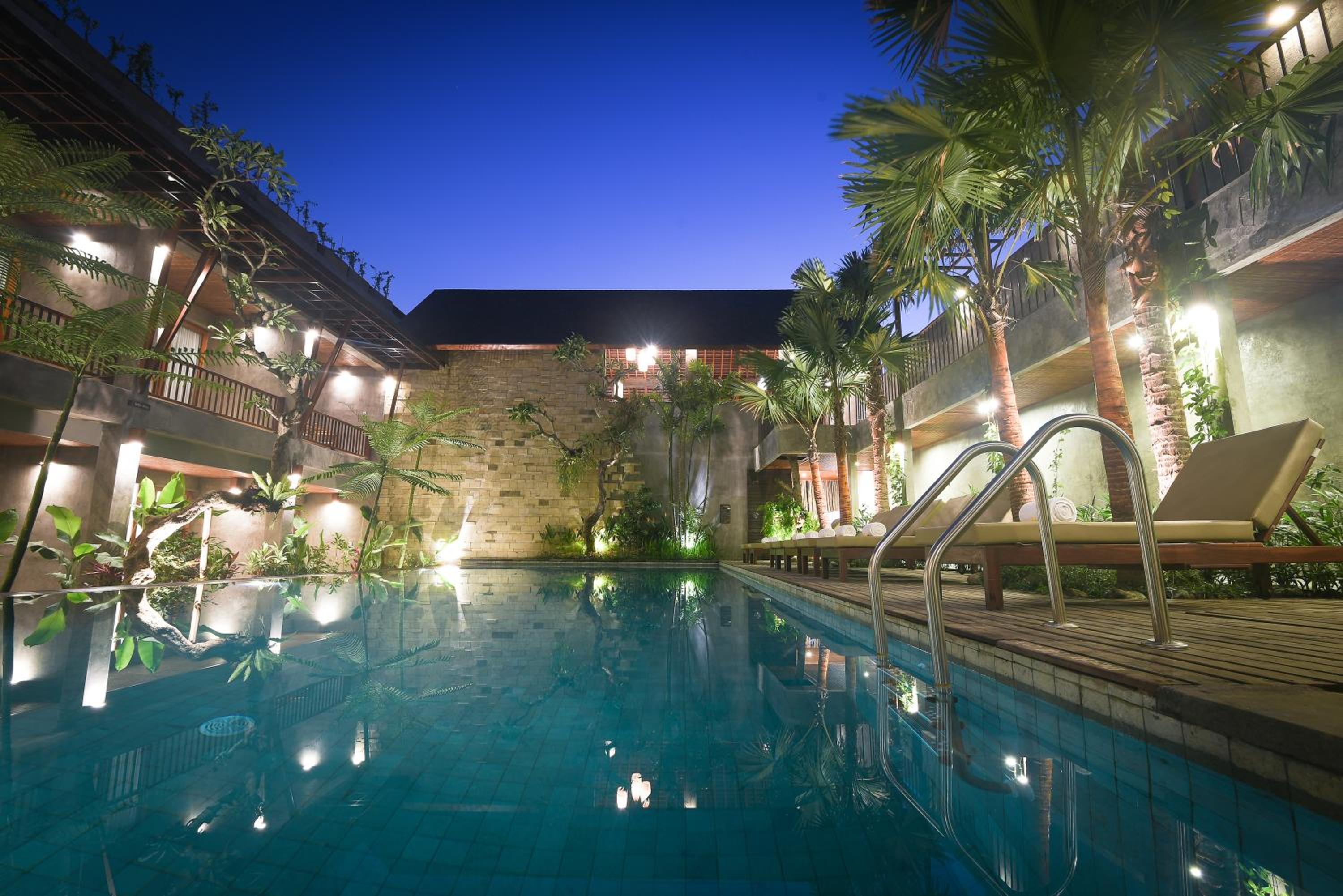 Suite with Pool View - Photo 6