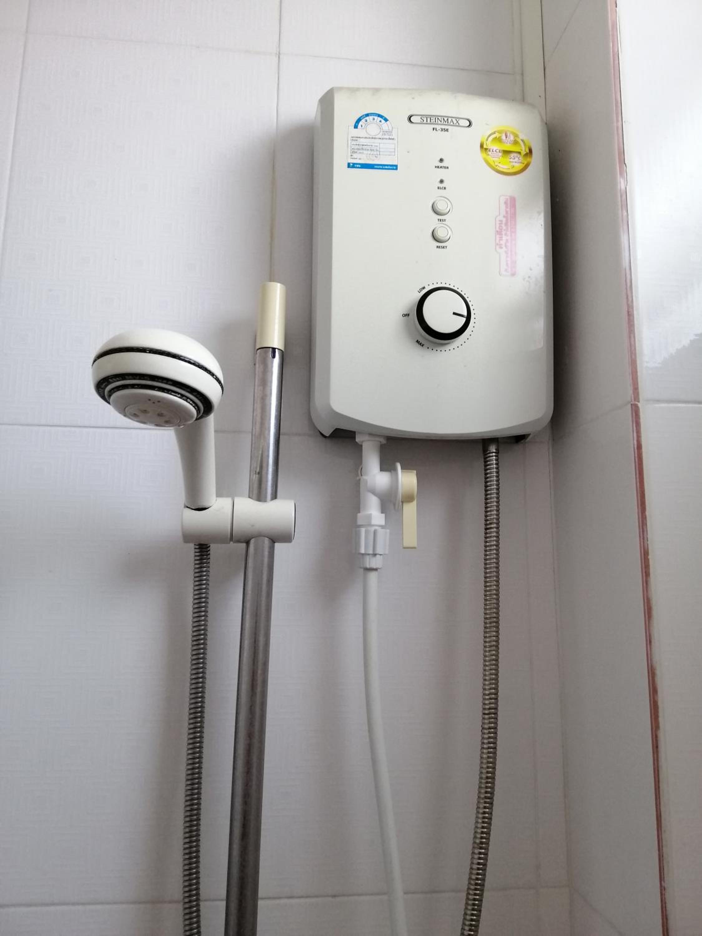 Deluxe Room (2 Adults + 1 Child) - Photo 21