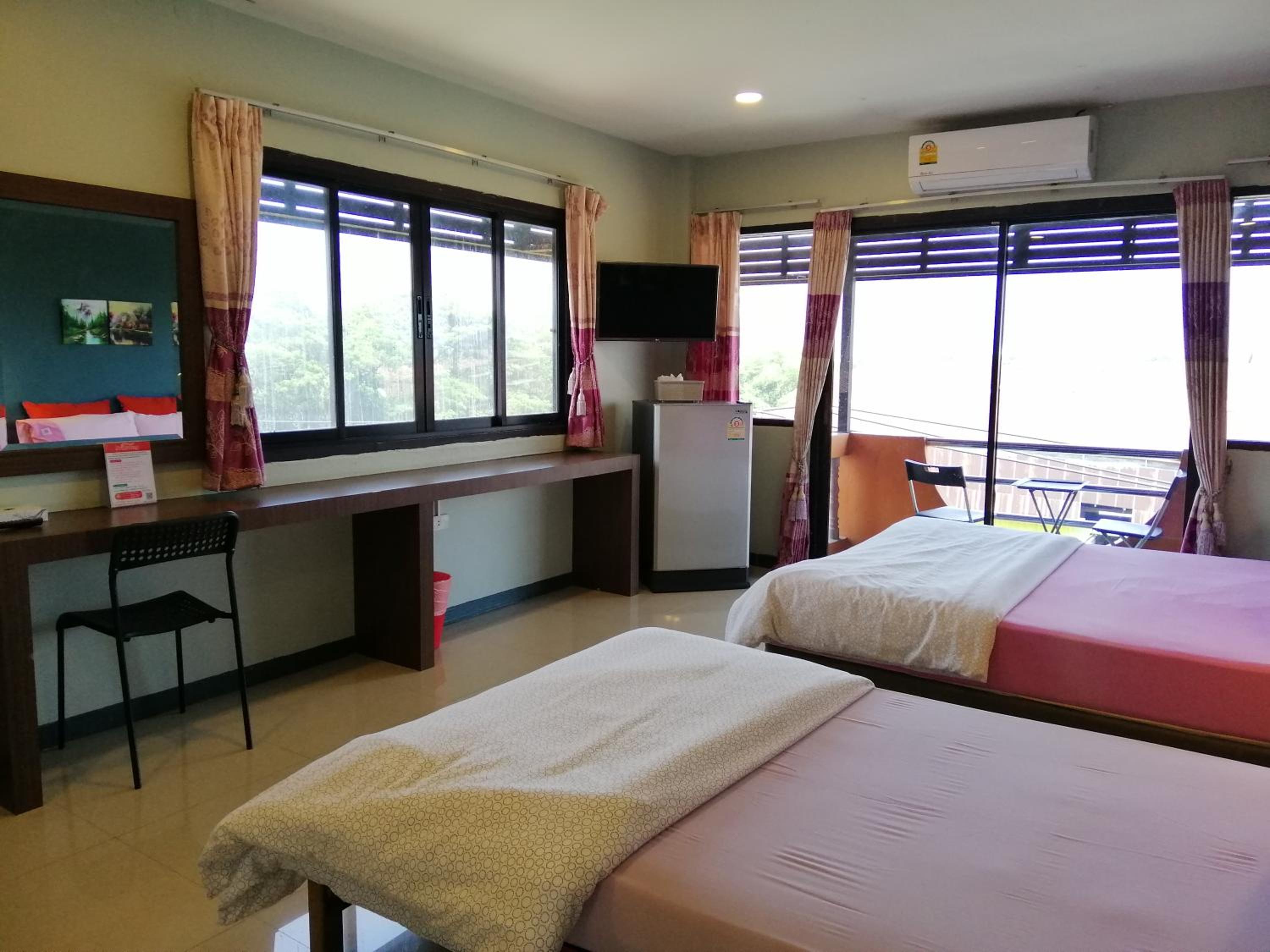 Deluxe Family Room - Photo 2