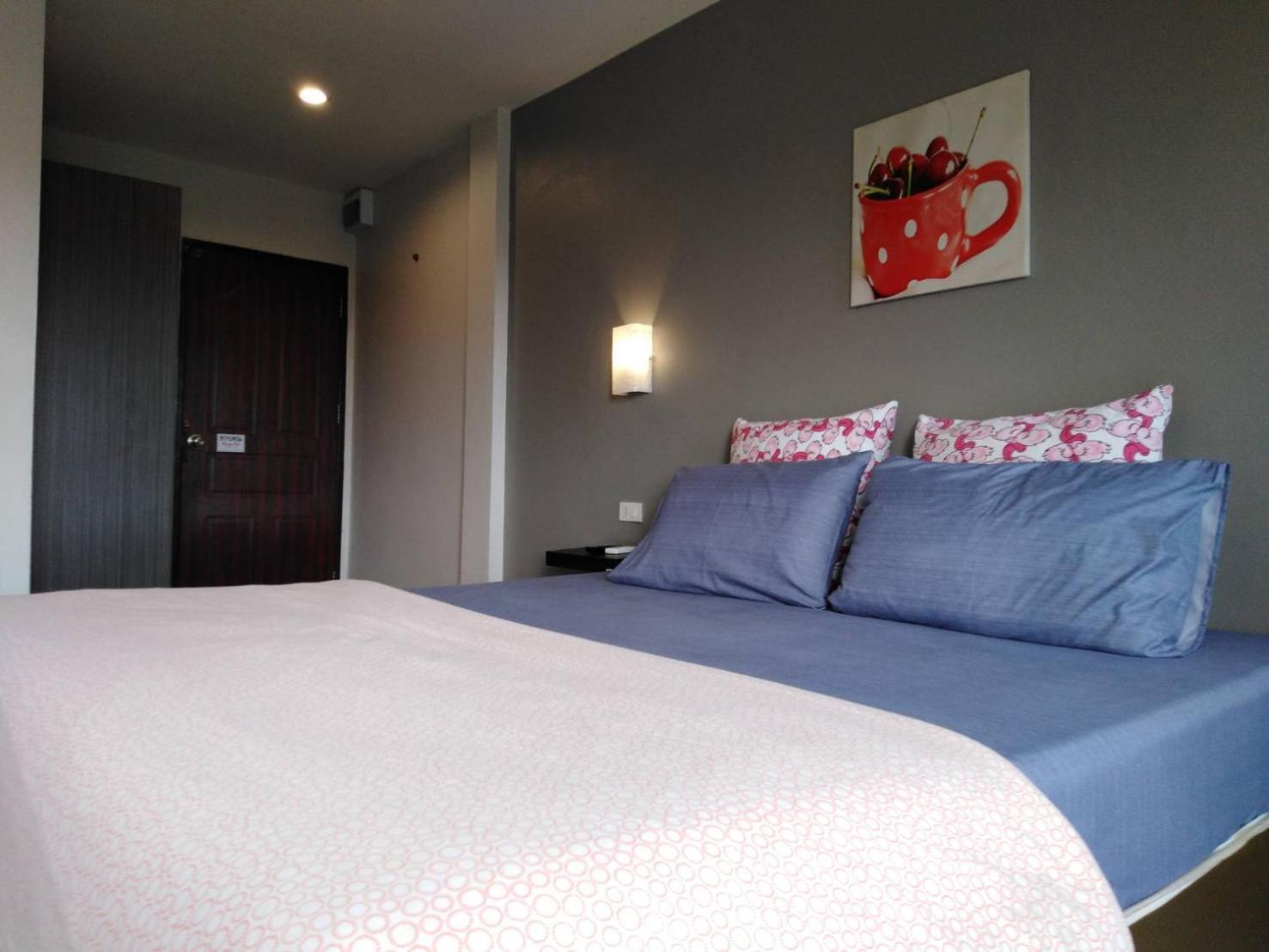 Deluxe Room (2 Adults + 1 Child) - Photo 7