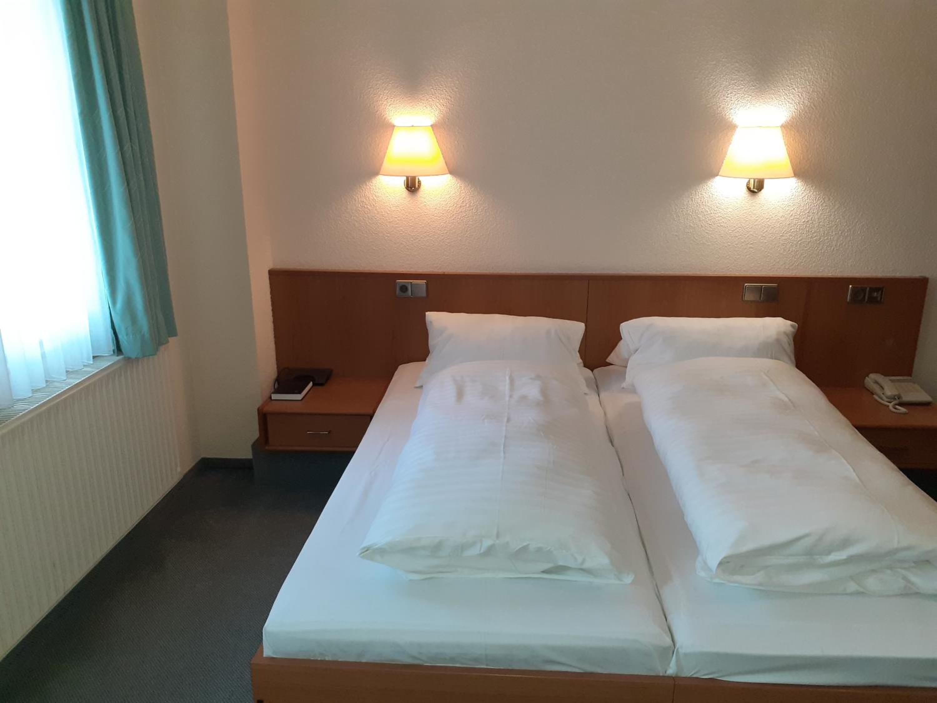 Double or Twin Room - Photo 5