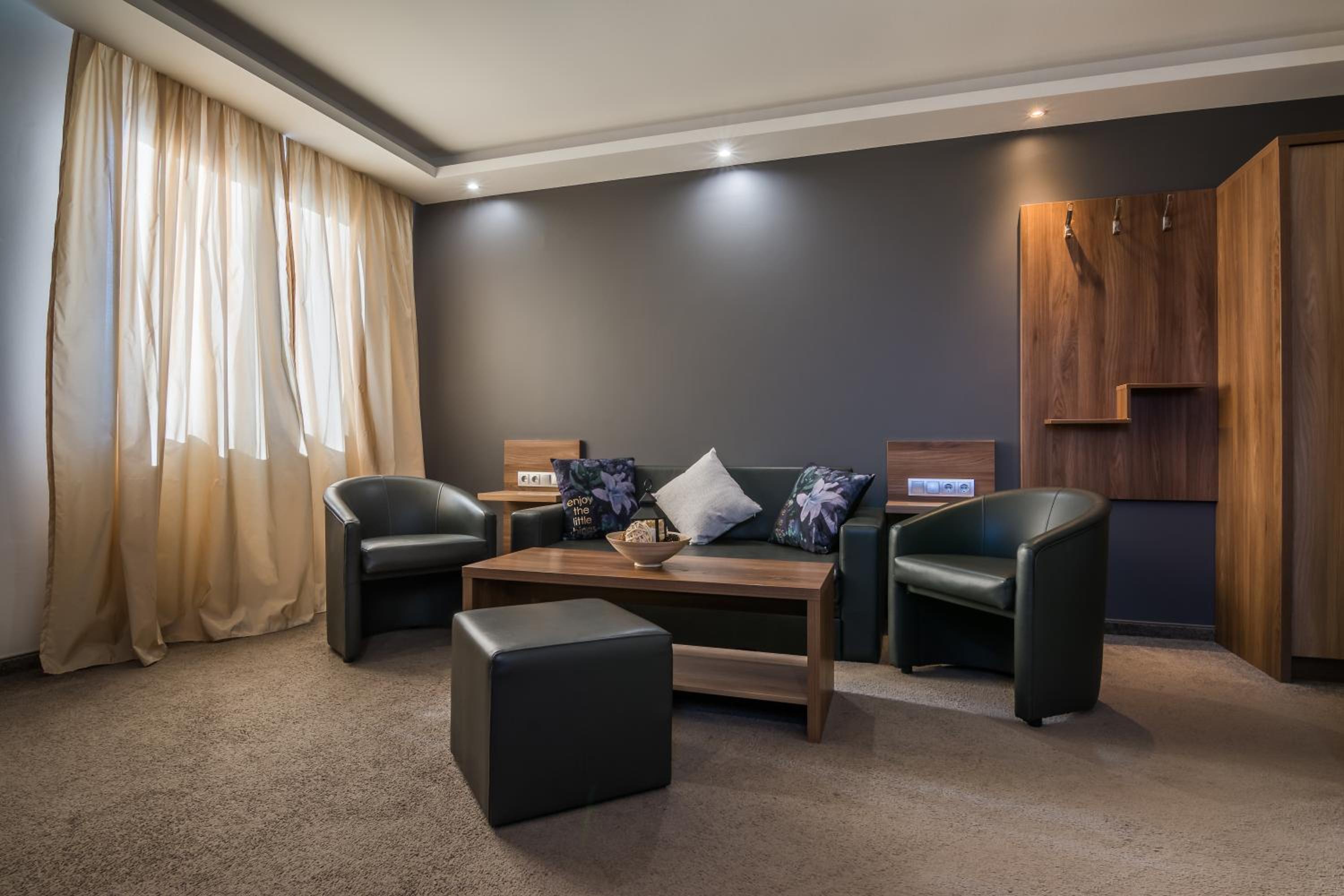 Deluxe Junior Suite - Photo 7