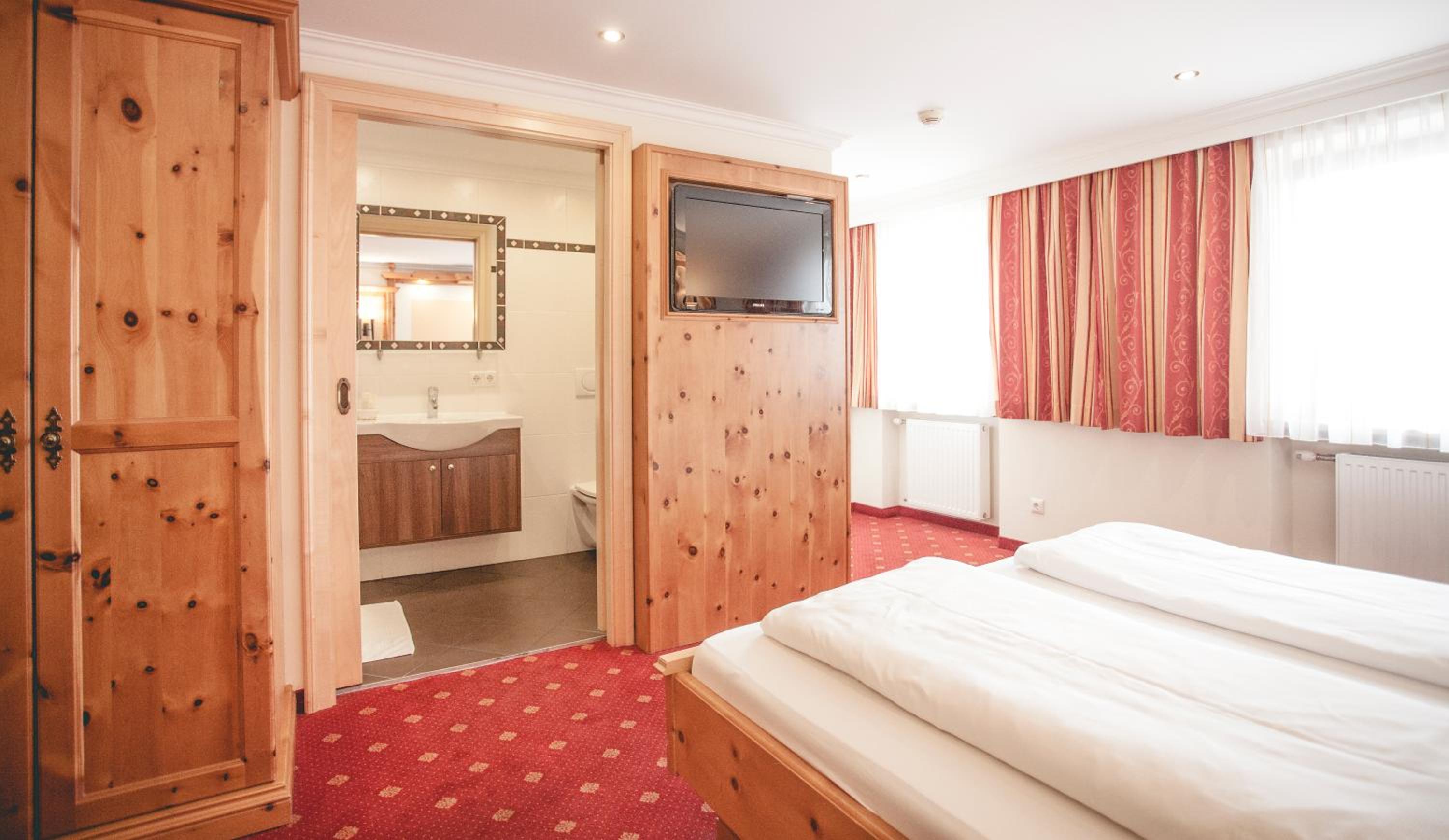 Double Room with Private Bathroom - Photo 3