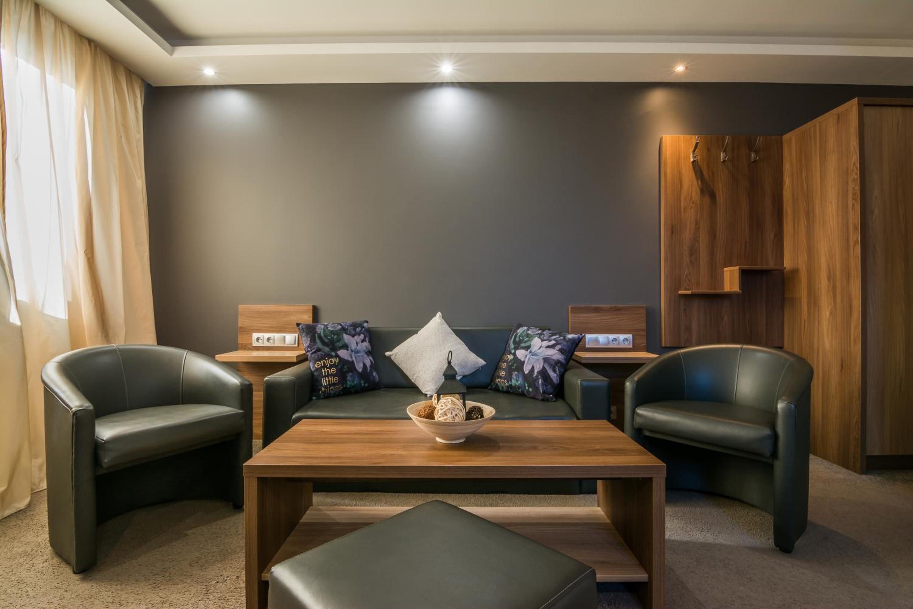 Deluxe Junior Suite - Photo 6