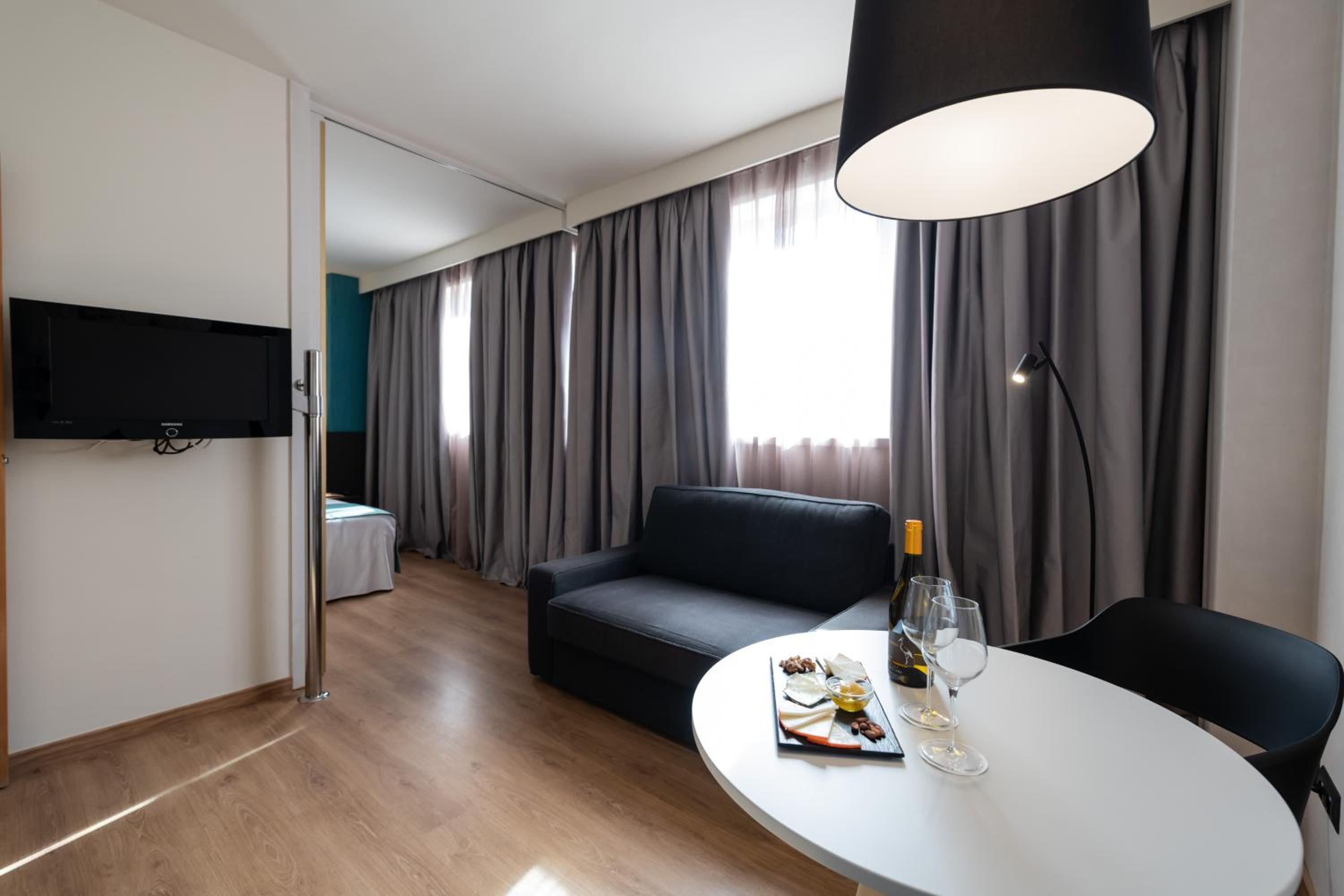 Aparthotel Atenea Barcelona — photo 78