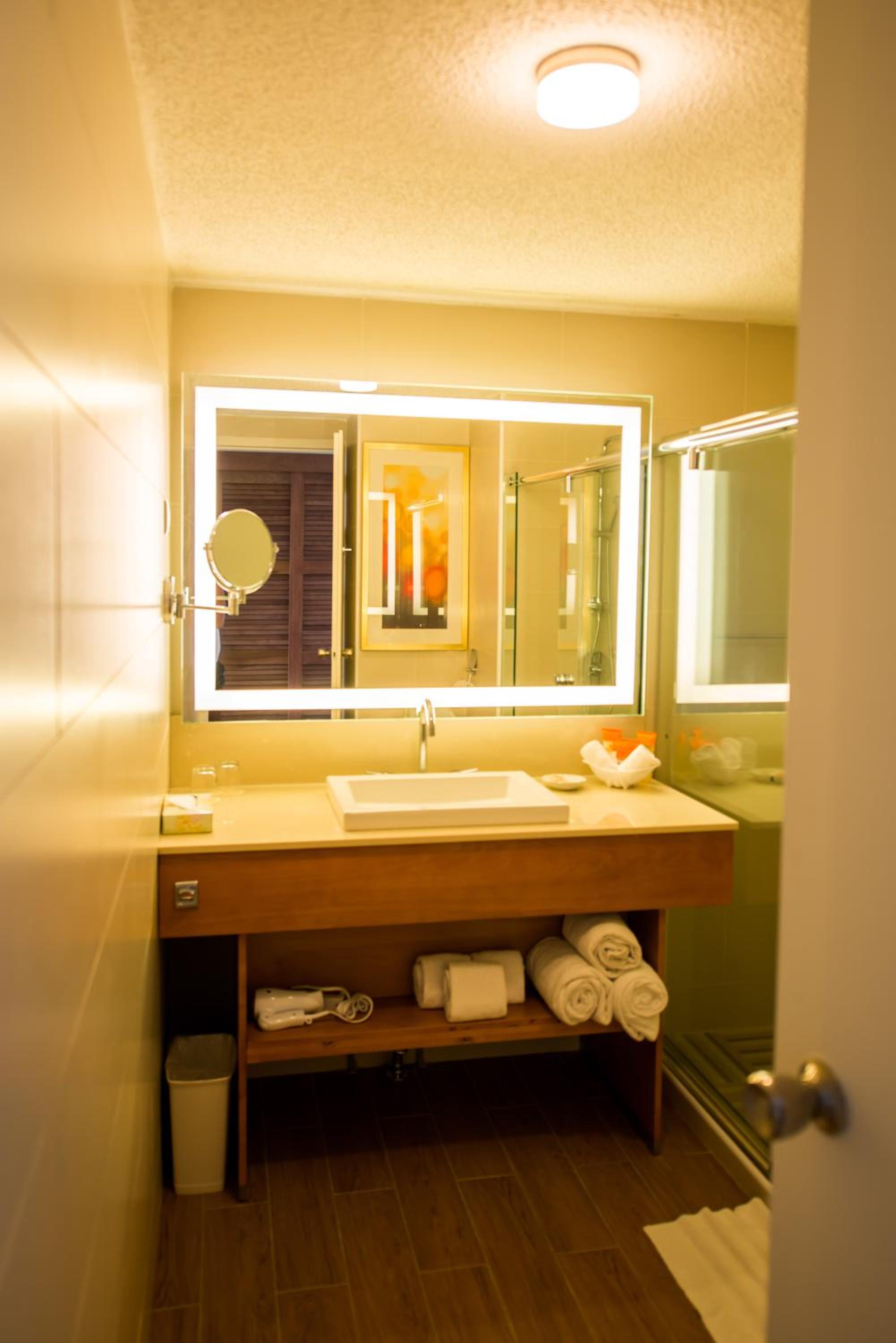 Sun Club Deluxe Ocean View King