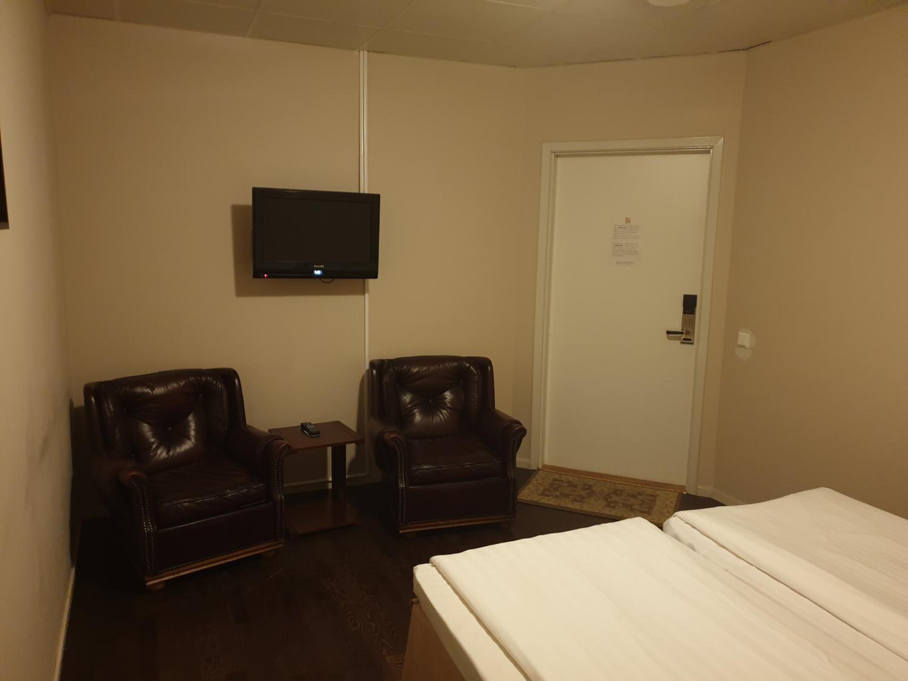 Small Double Room - Photo 6