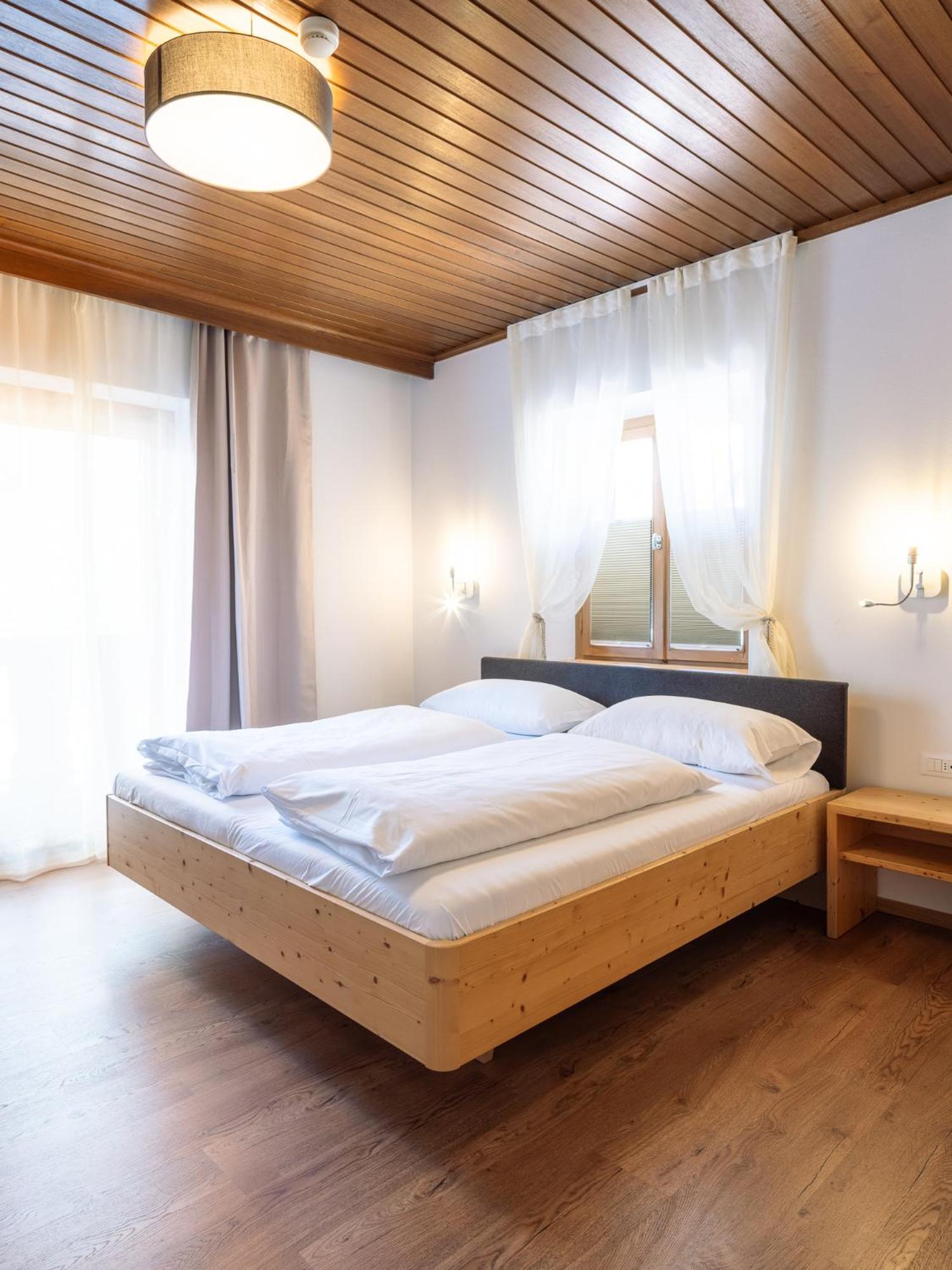 Deluxe Double Room with Balcony photo 3