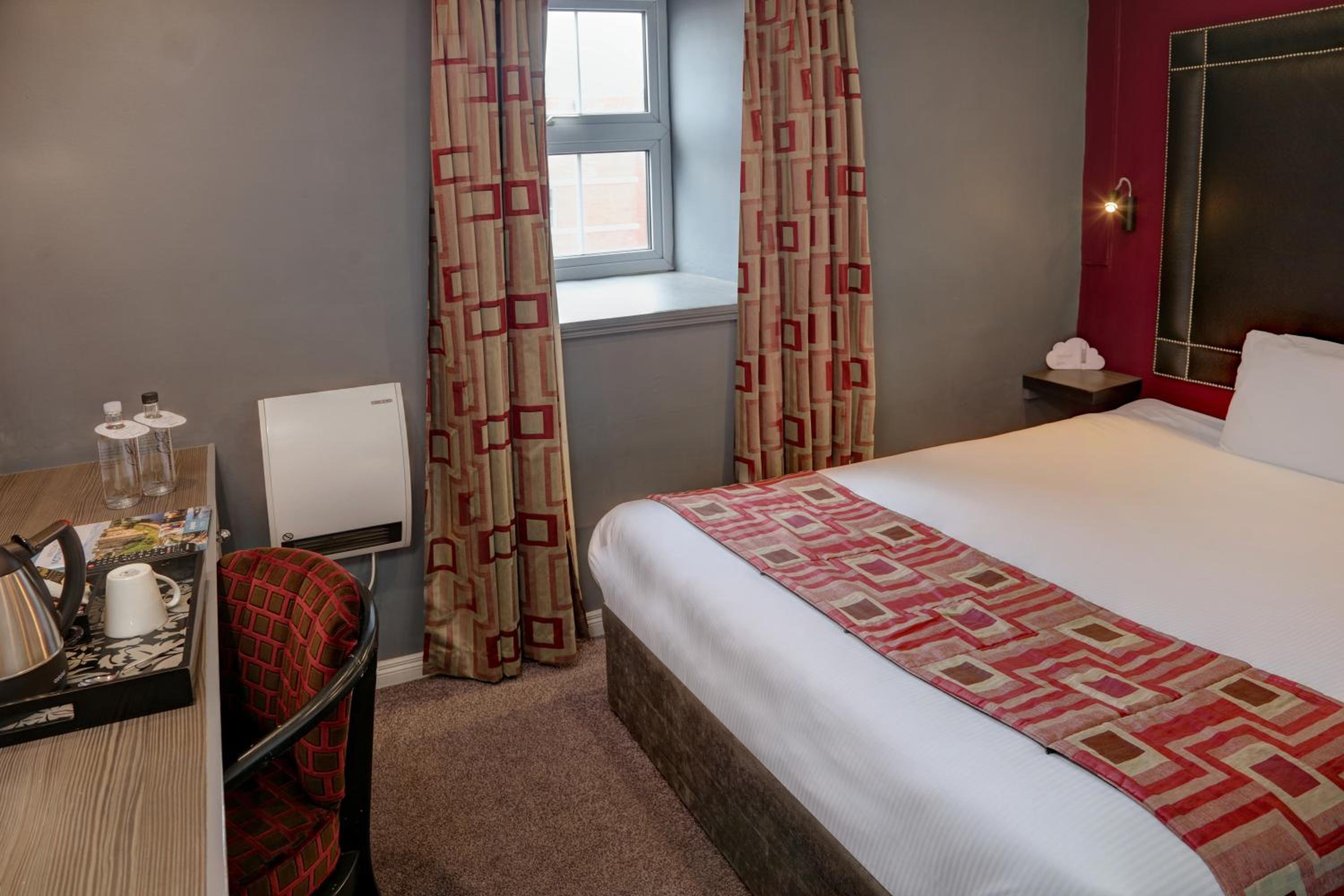 Small Double Room - Non-Smoking - Photo 6