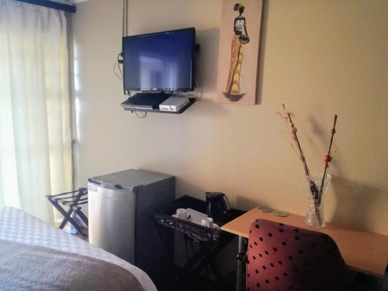 Standard Double Room photo 2