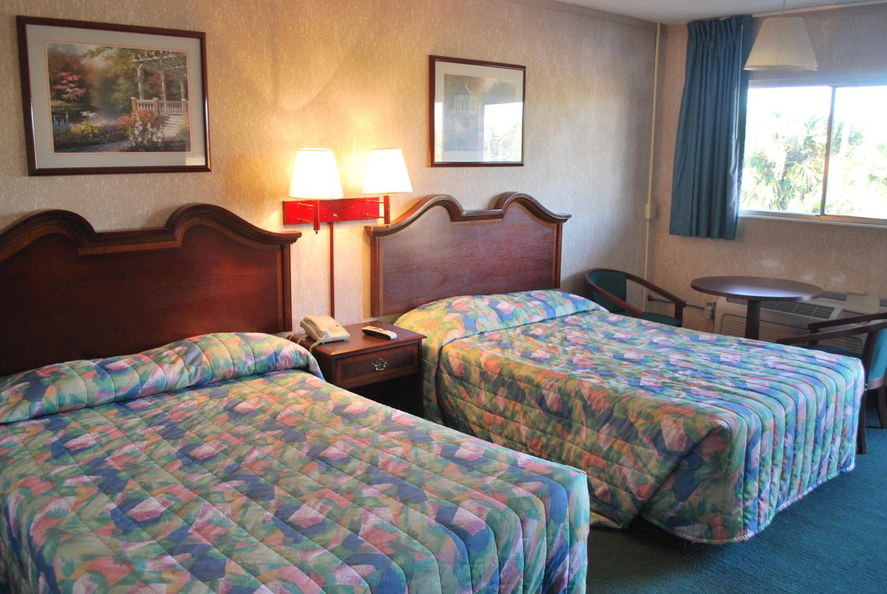 Standard Queen Room with Two Queen Beds photo 3