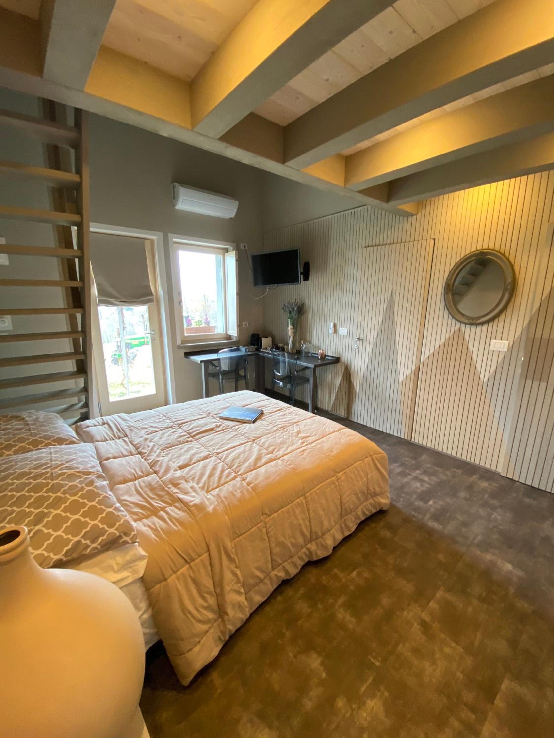 Family Room with Private Bathroom photo 2