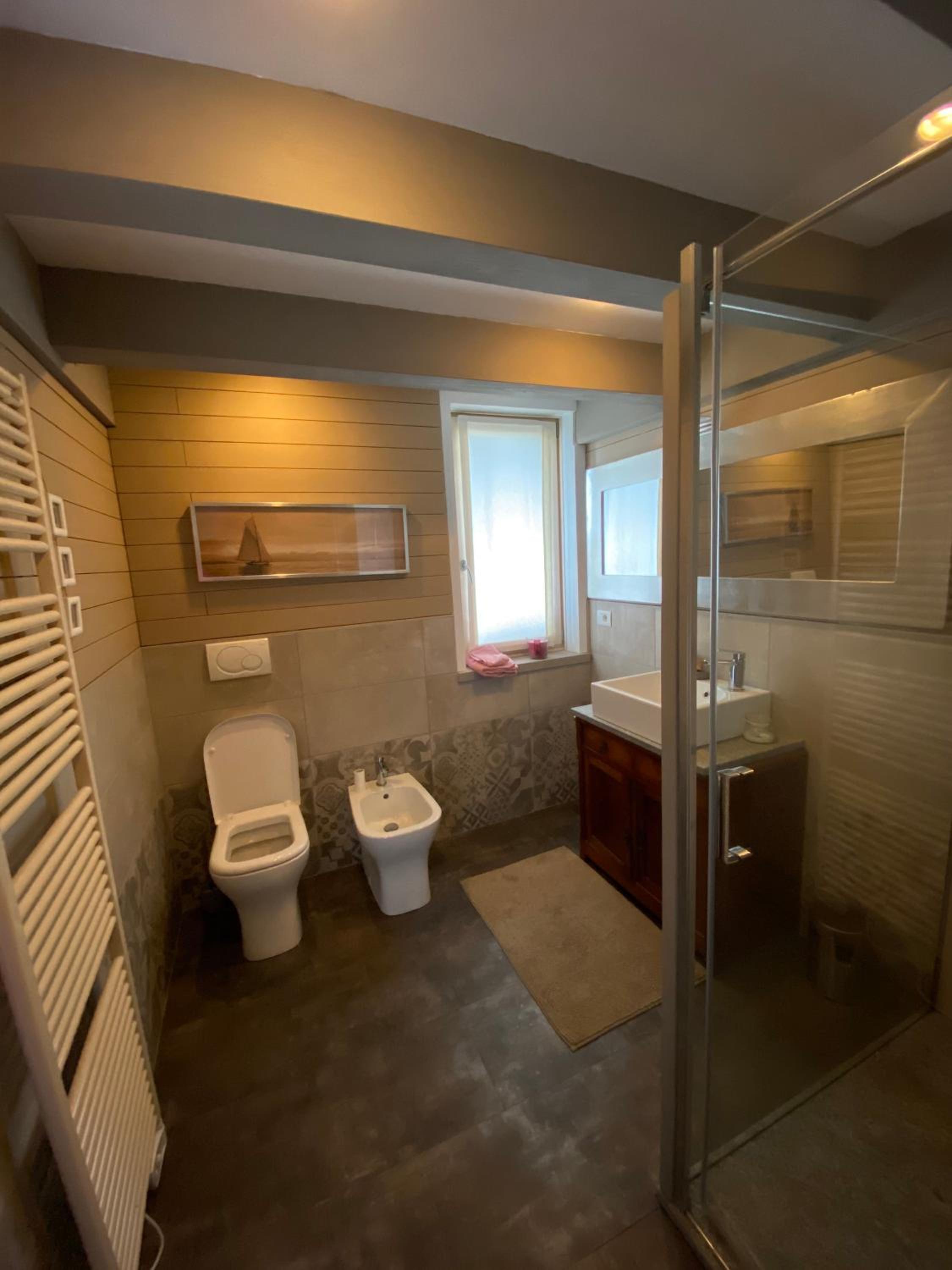 Family Room with Private Bathroom photo 3
