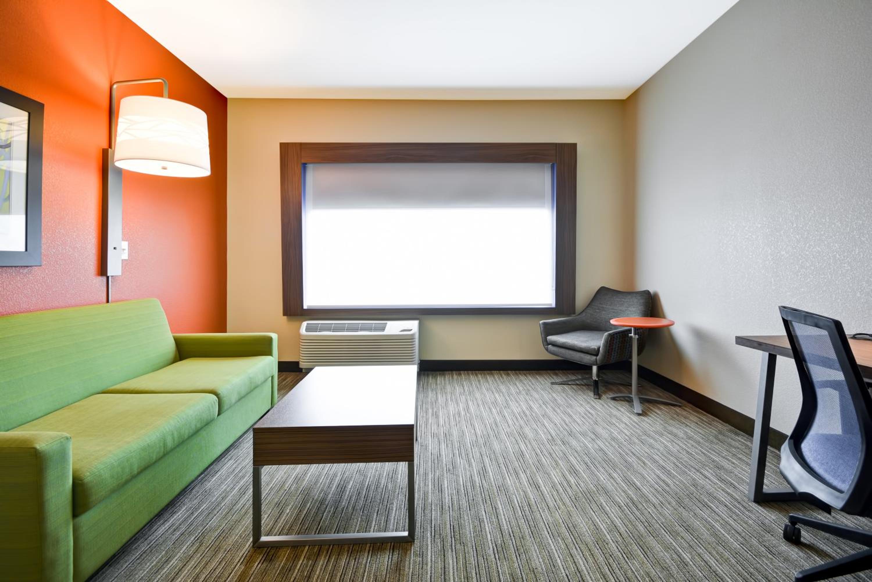 King Studio Suite with Hearing and Mobility Accessible Tub photo 3