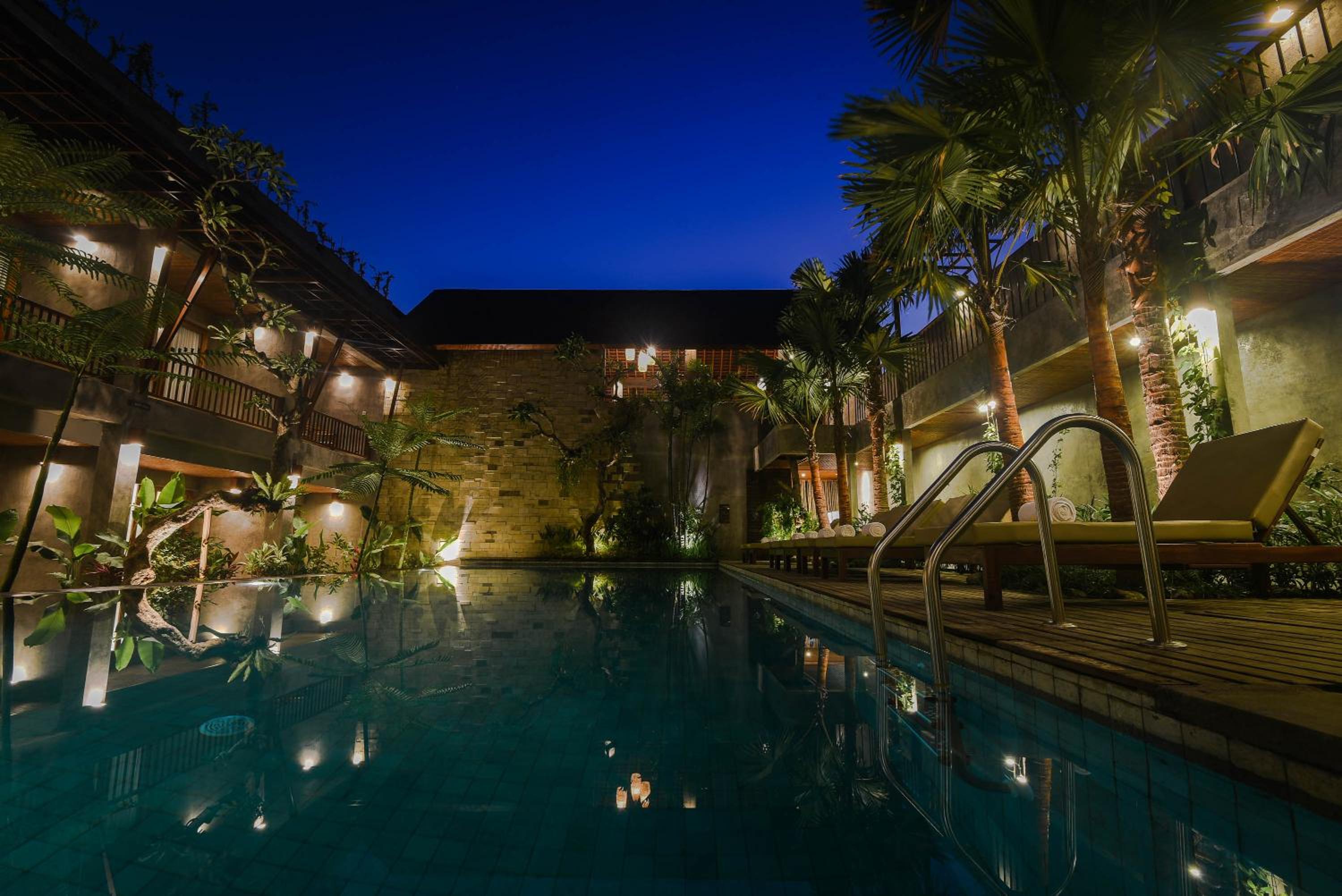 Suite with Pool View - Photo 4