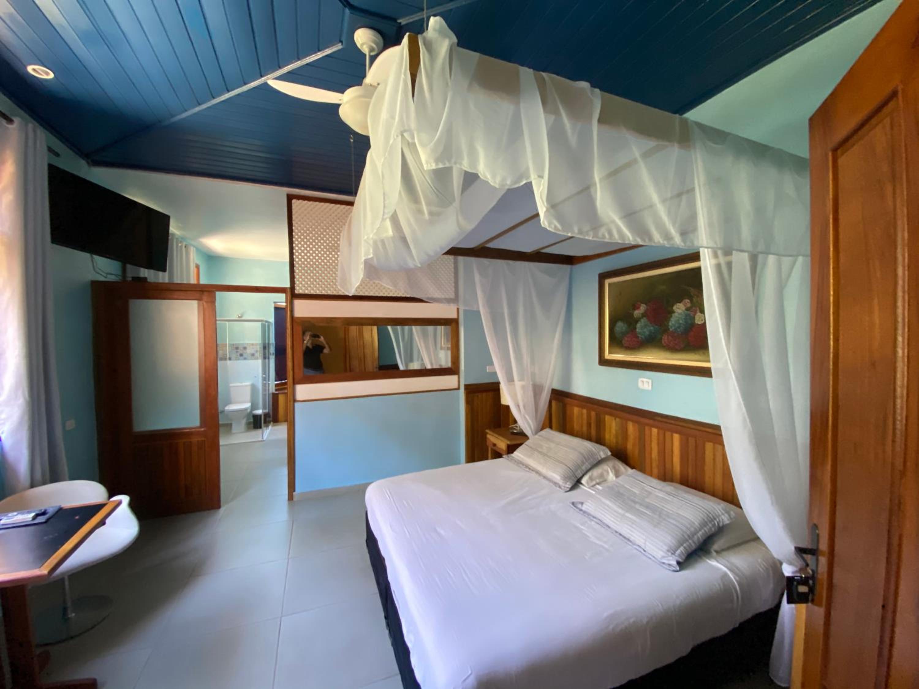 Queen Suite with Pool View - C6