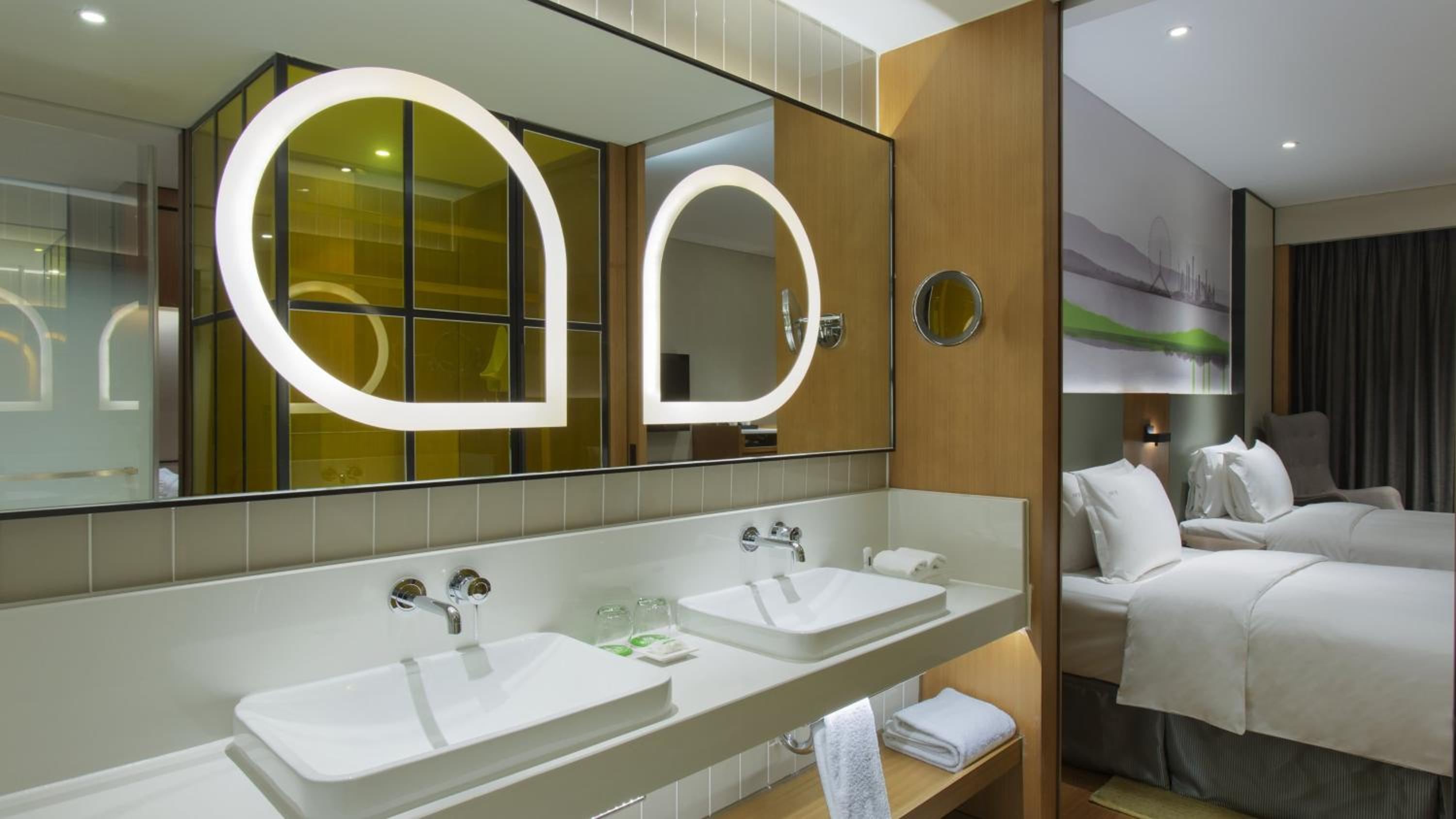 Standard Twin Room with City View photo 2