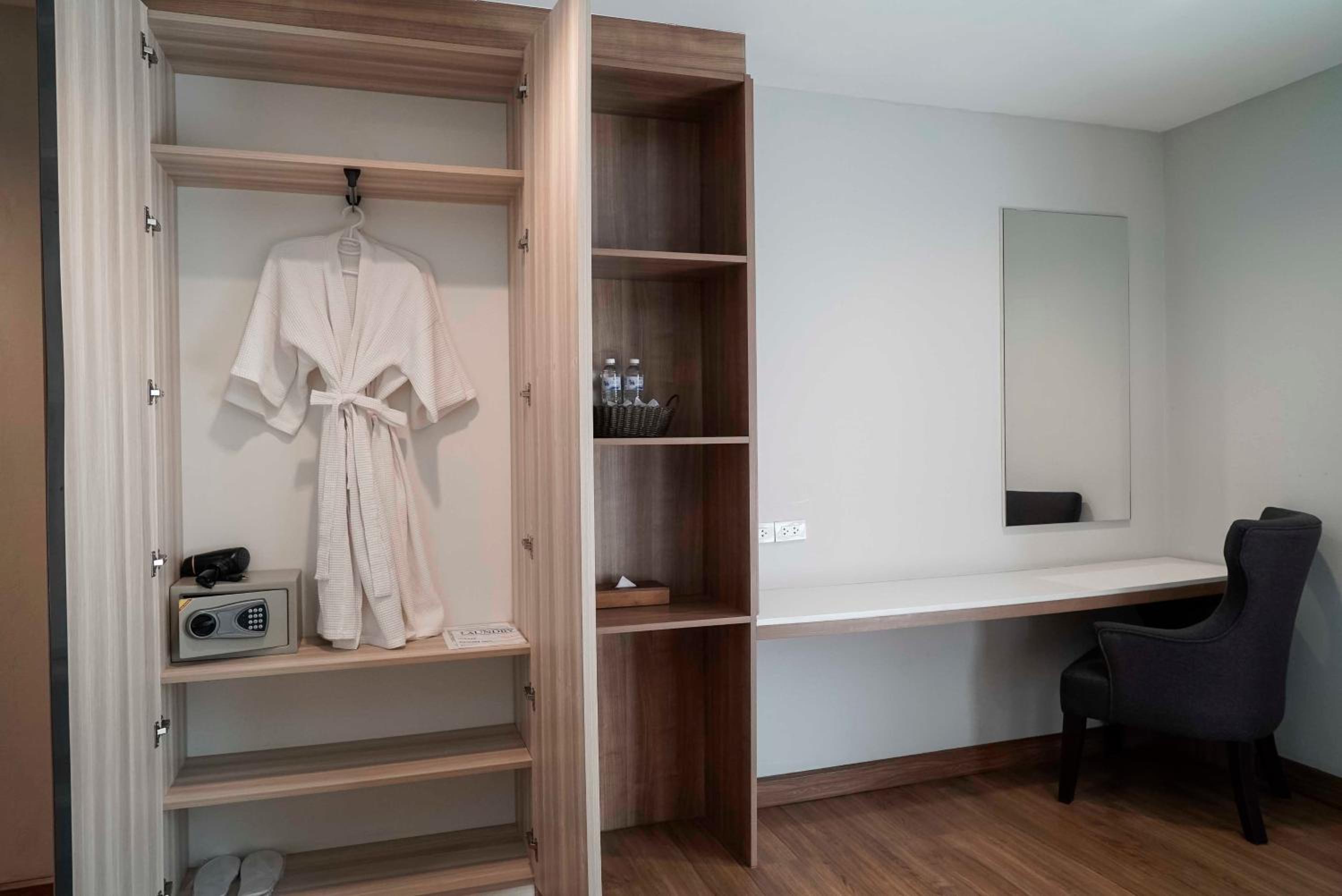 Family Room - Photo 10