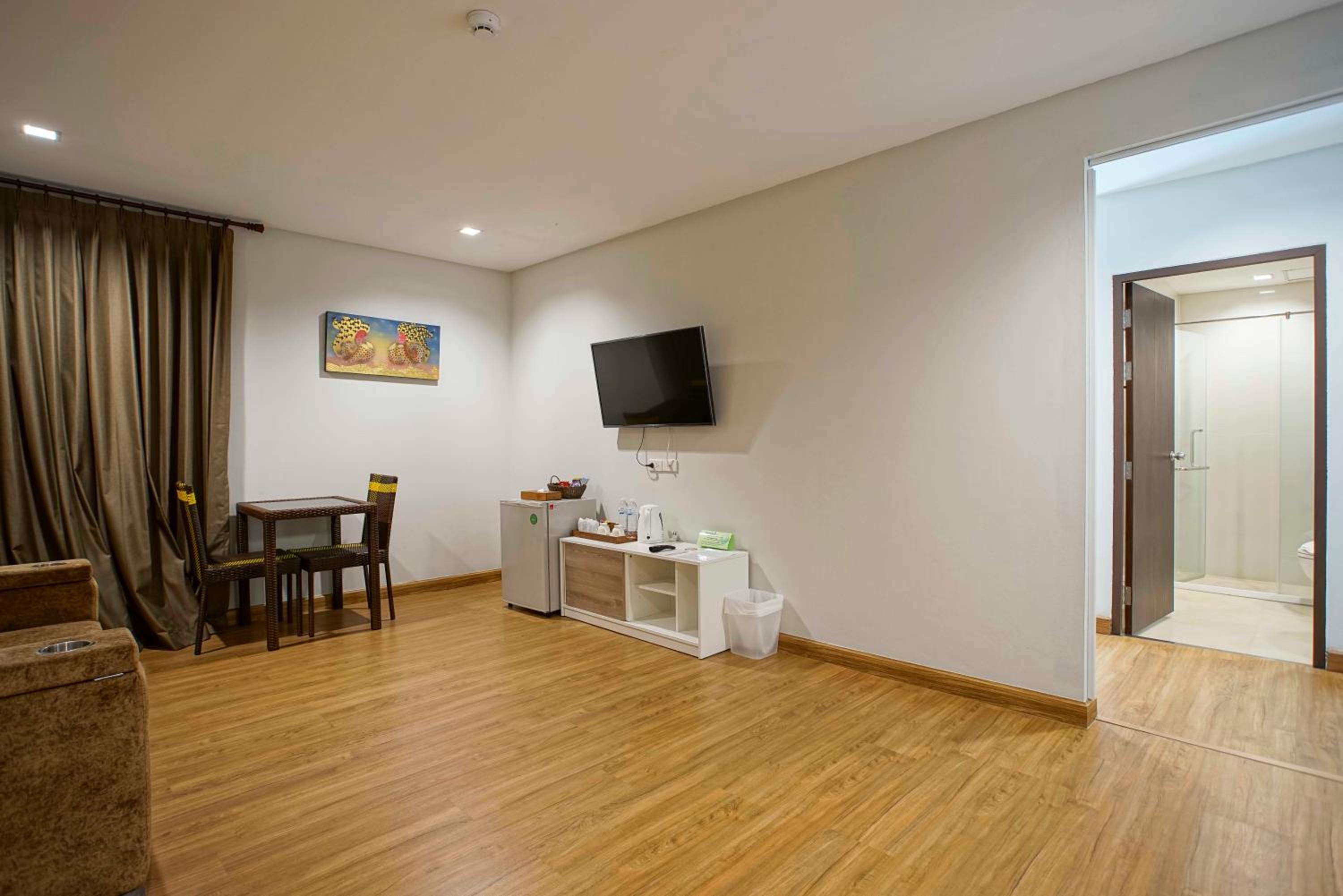 Family Room - Photo 2
