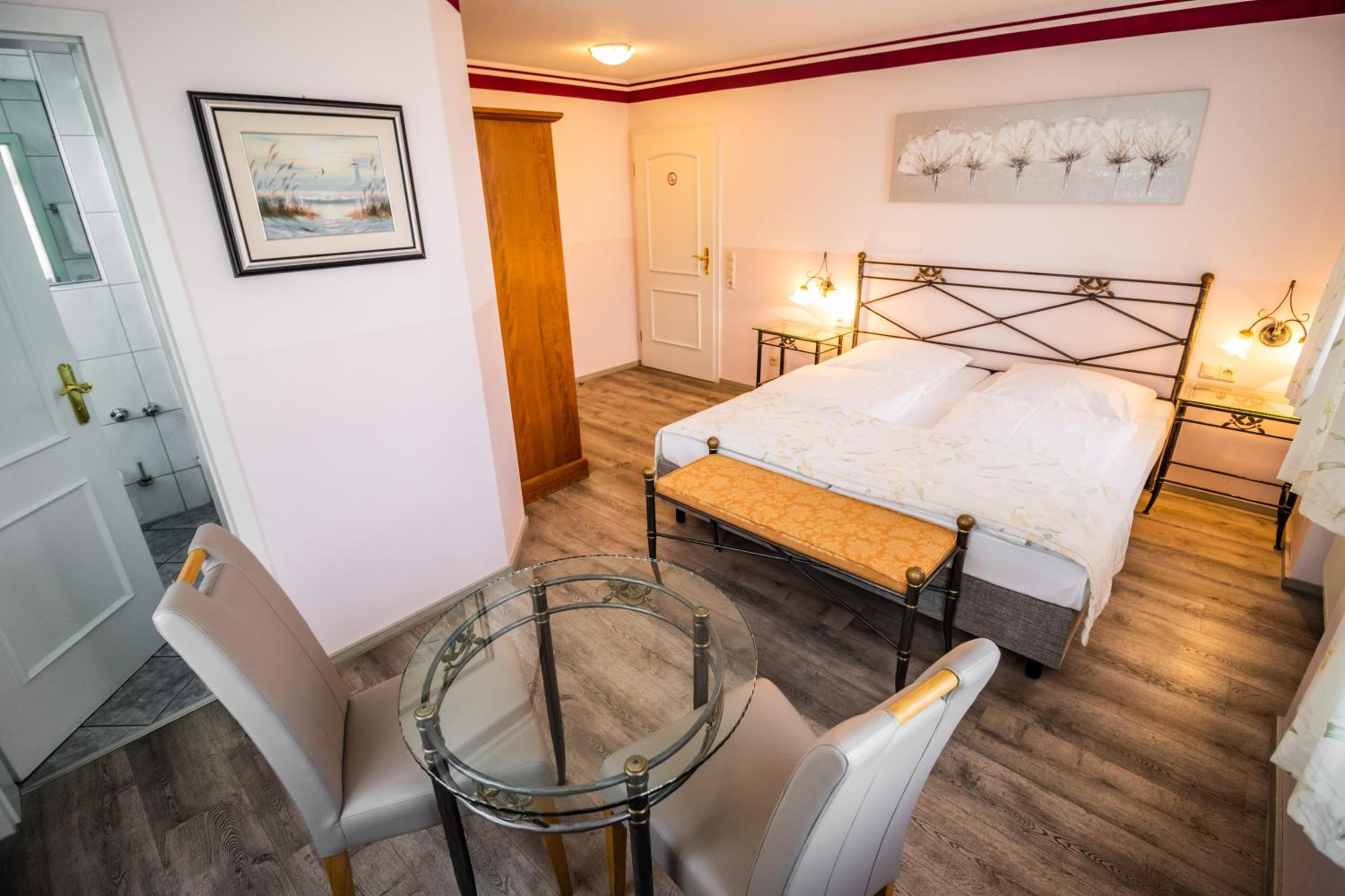 Double Room with Private Bathroom photo 1