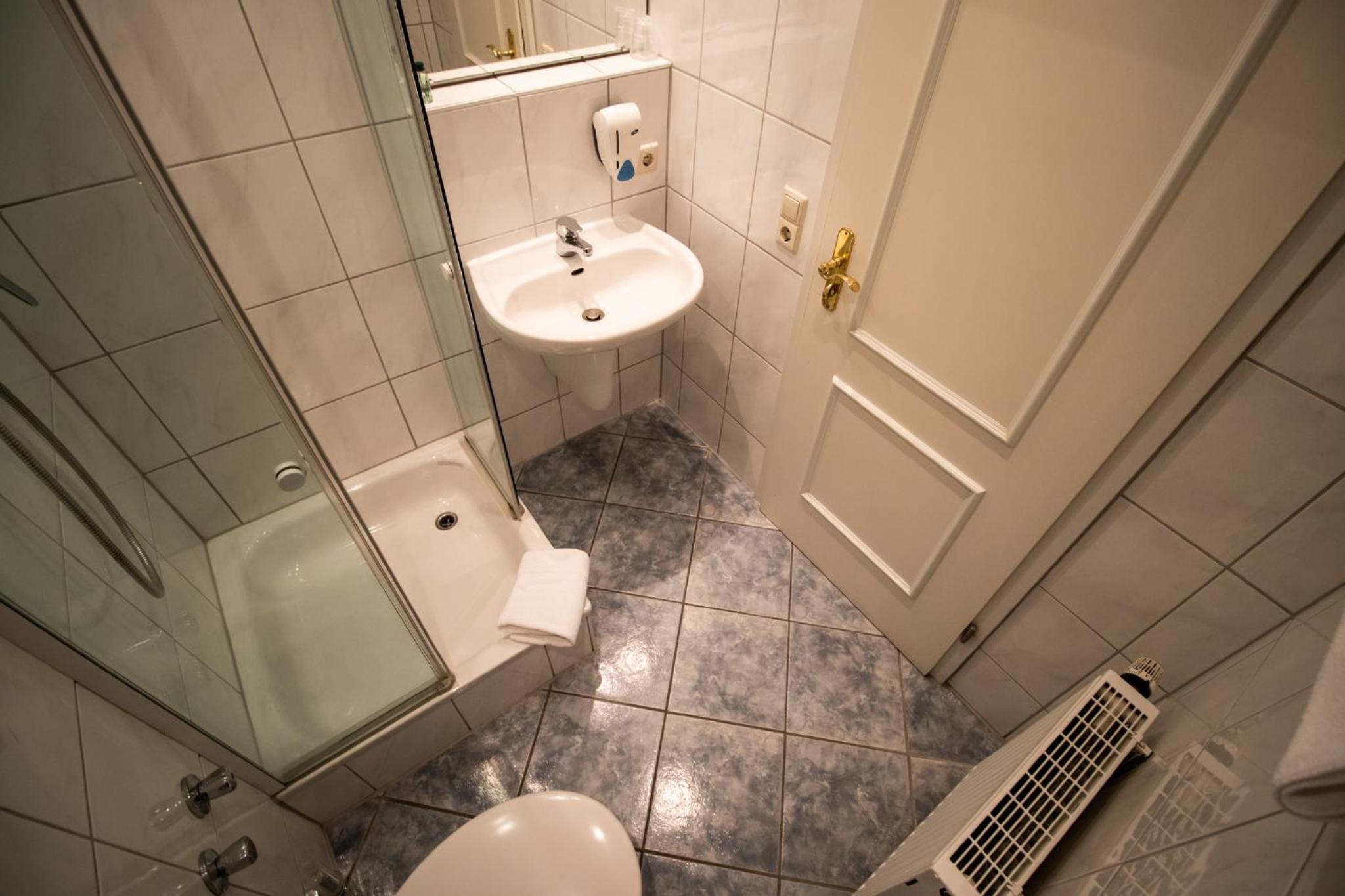 Triple Room with Bathroom photo 2
