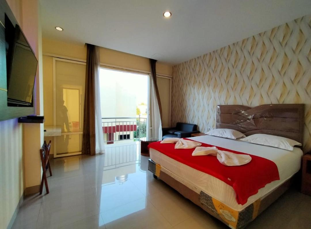 Queen Room with Balcony photo 3