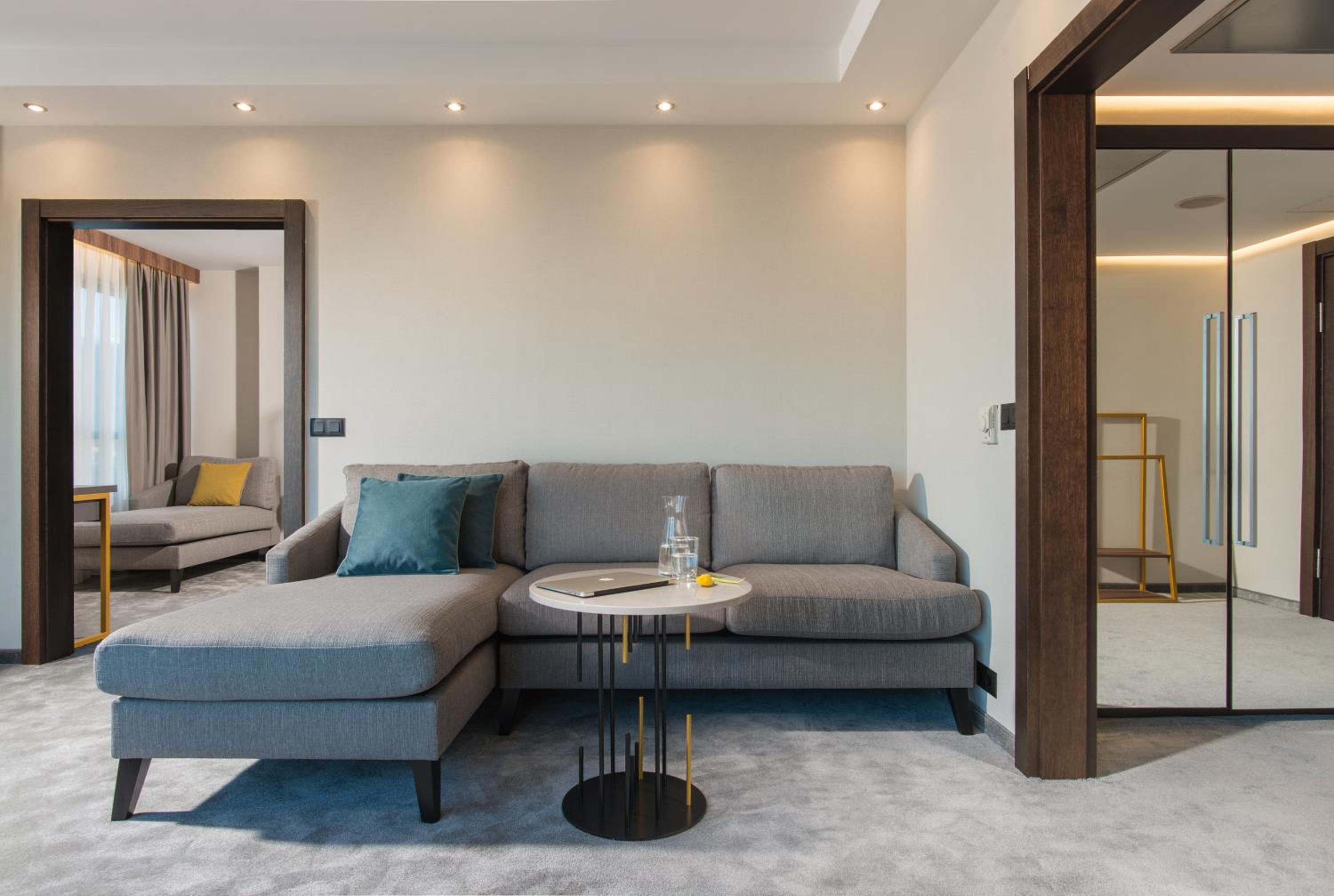 Panoramic One-bedroom Suite - High Floor - Photo 18