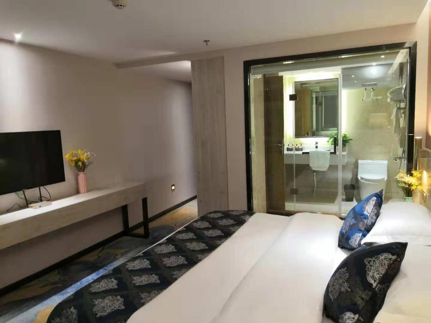 Standard Queen Room photo 1