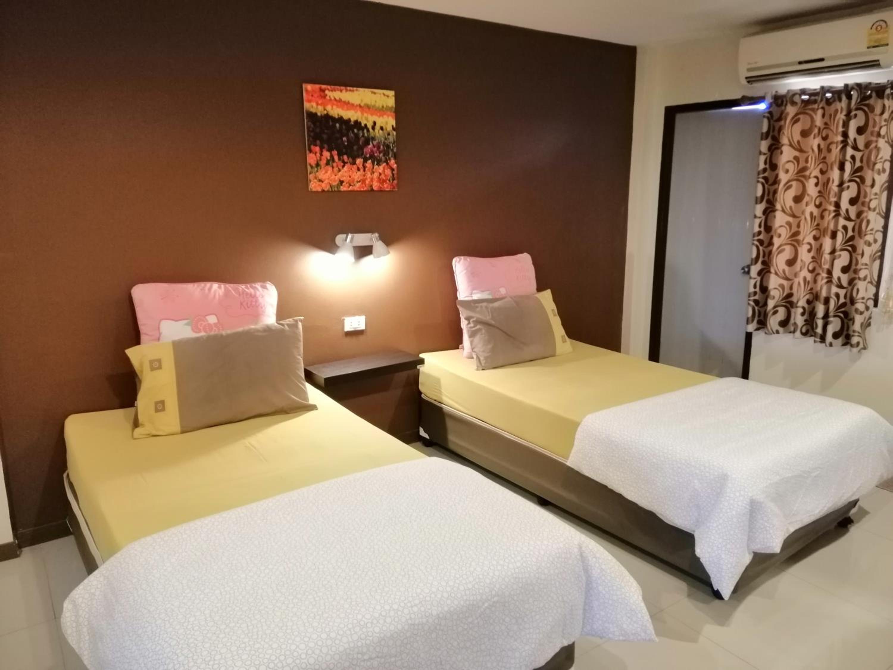 Deluxe Twin Room - Photo 8