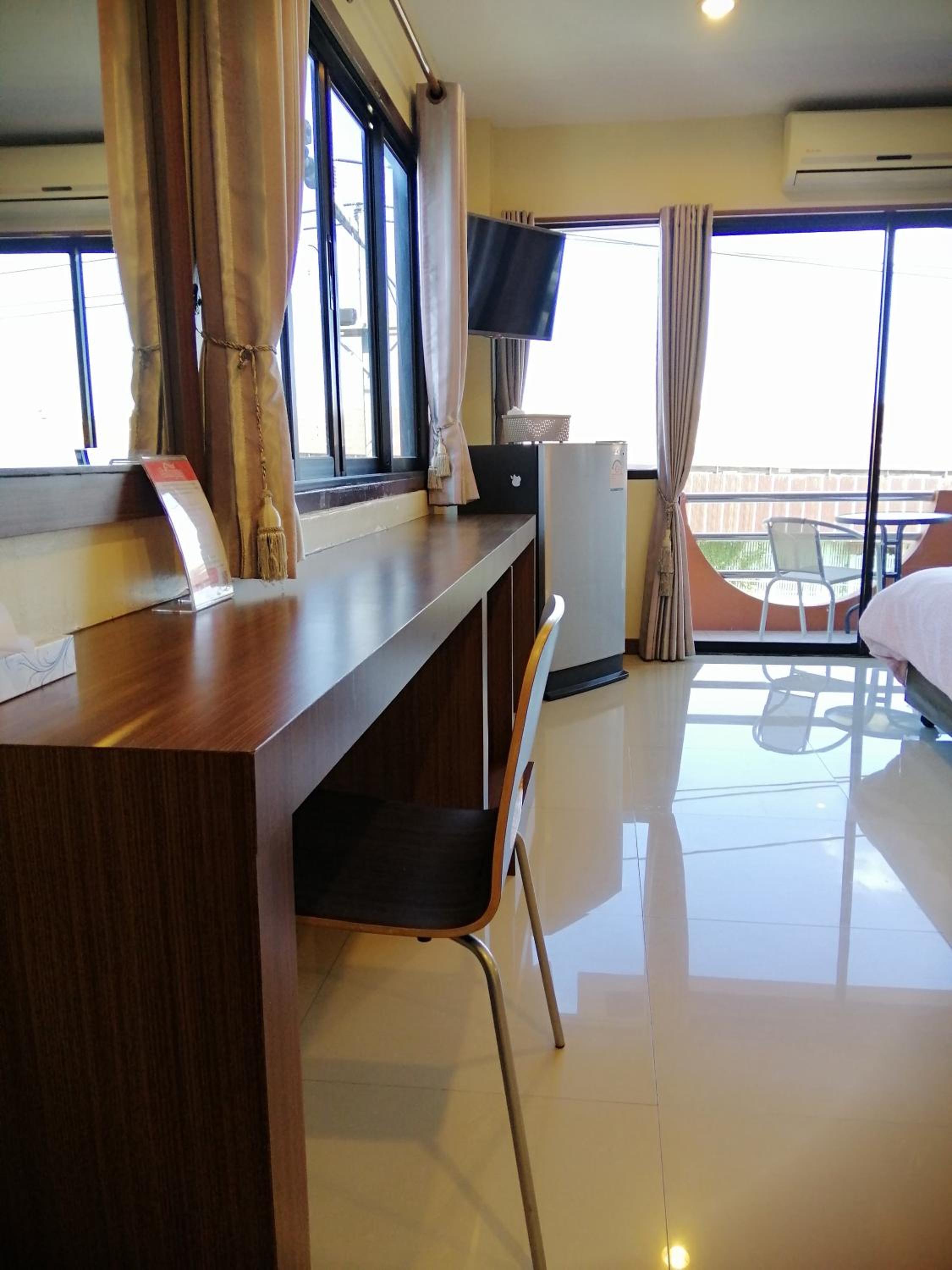 Deluxe Room (2 Adults + 1 Child) - Photo 14