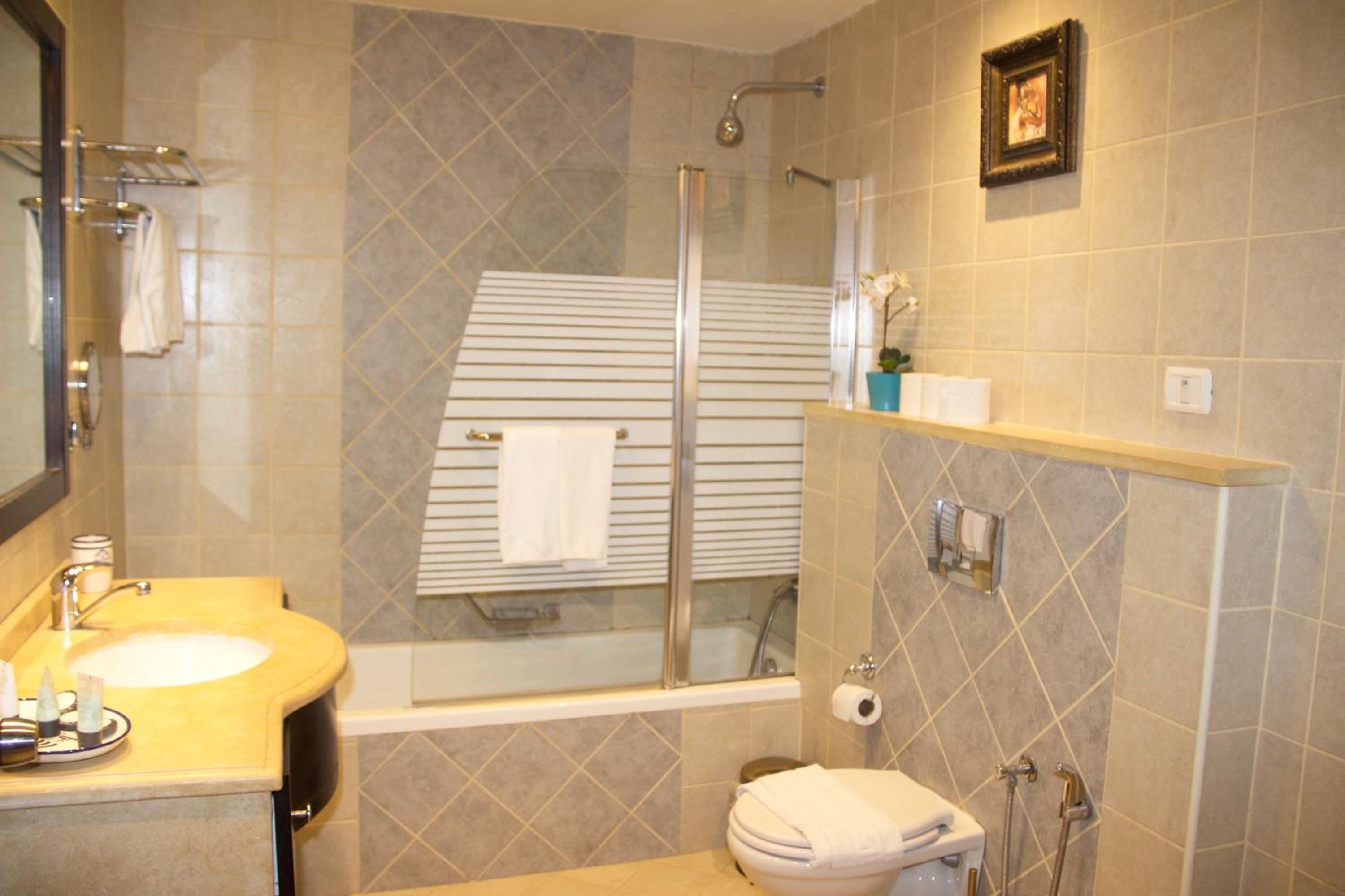 Deluxe Double Room - Photo 10
