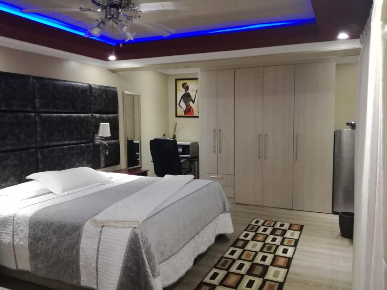 Superior King Room photo 2