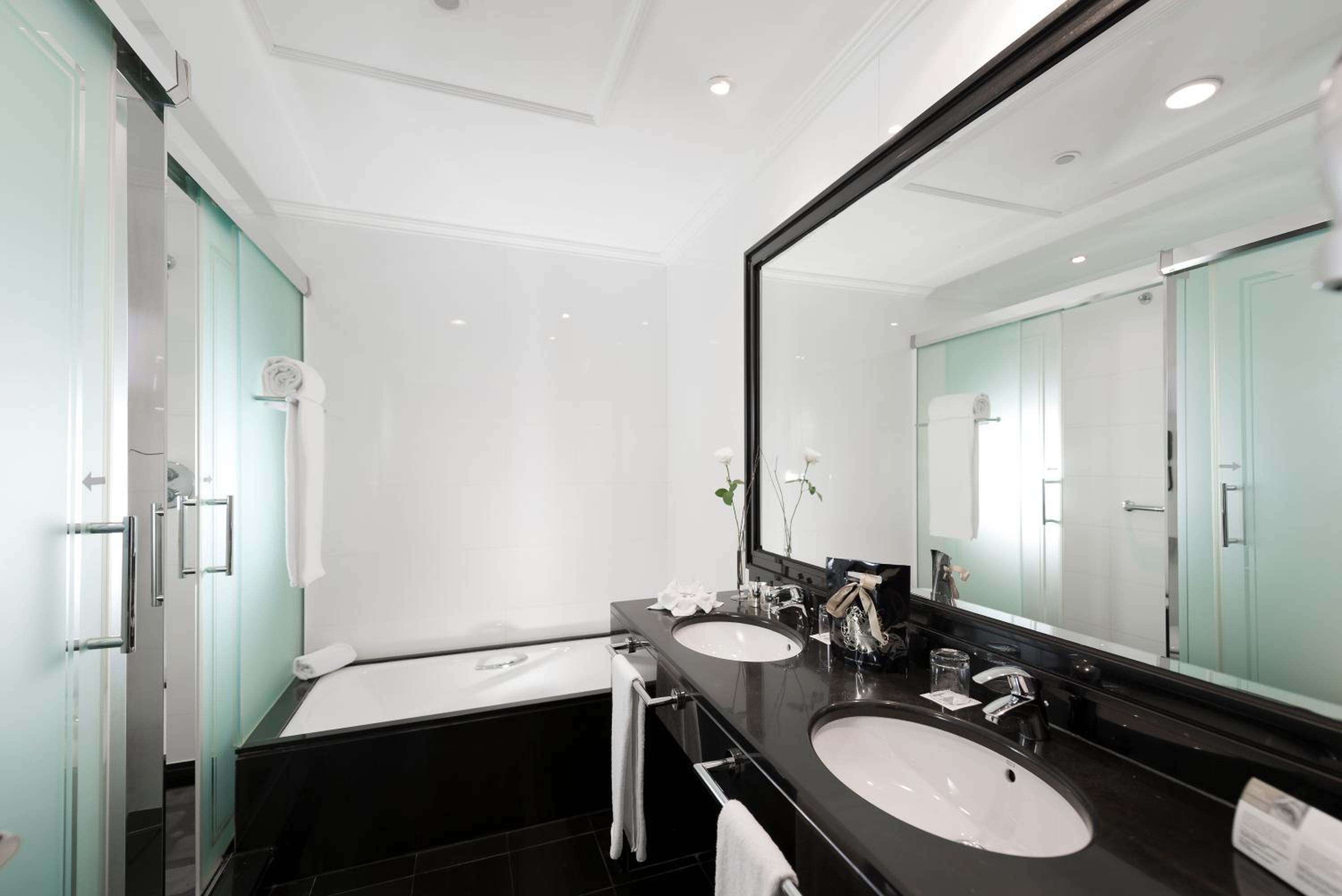 Deluxe Room - Photo 2