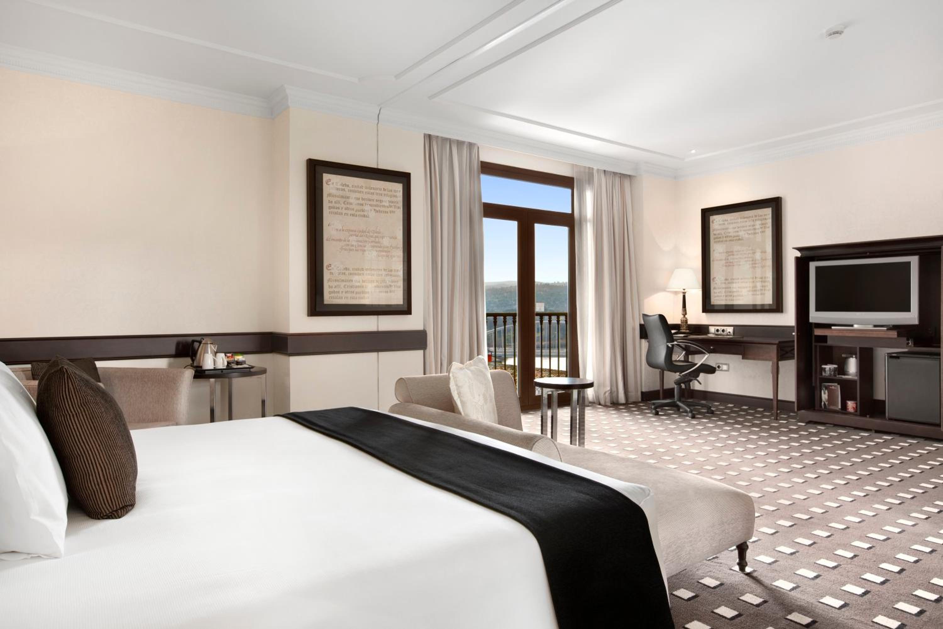 Deluxe Room - Photo 1