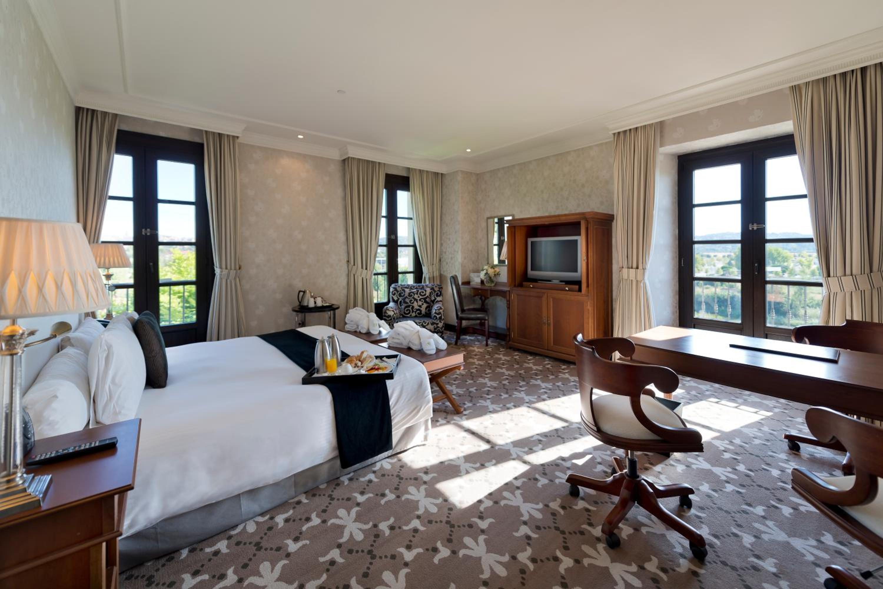 Deluxe Room - Photo 3
