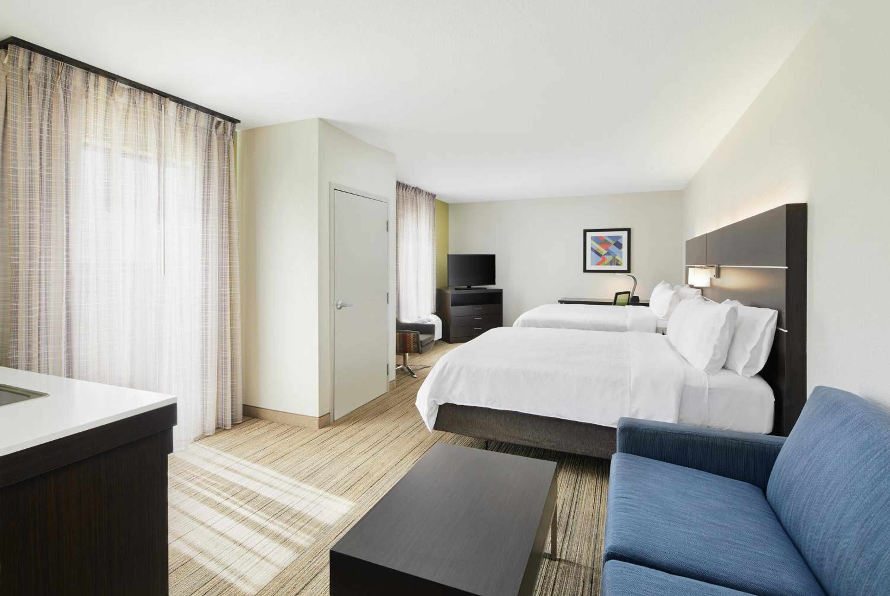 Queen Room with Two Queen Beds - Disability Access with Bath Tub - Photo 2