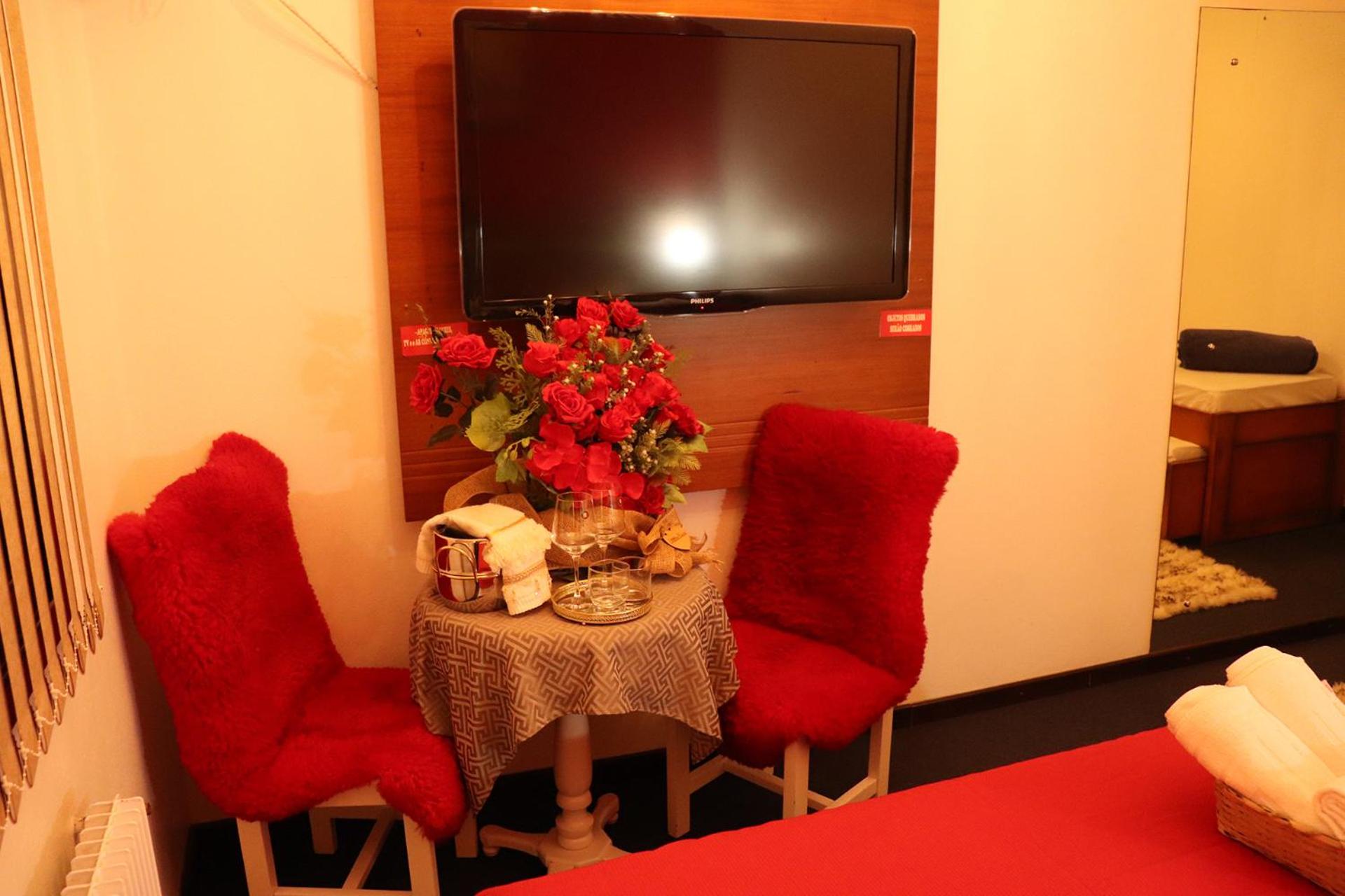 Deluxe Suite - Photo 8