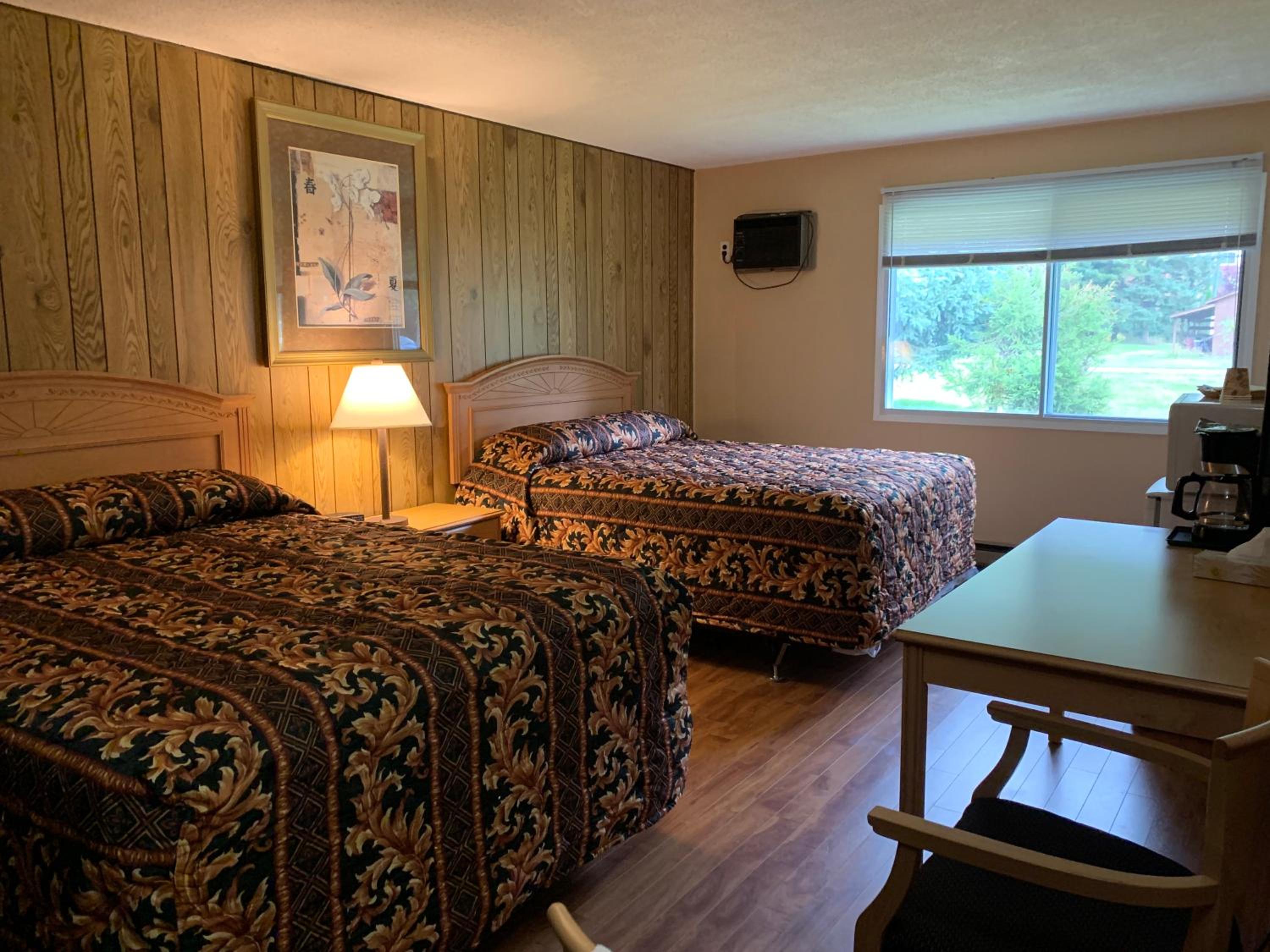 Queen Room photo 2