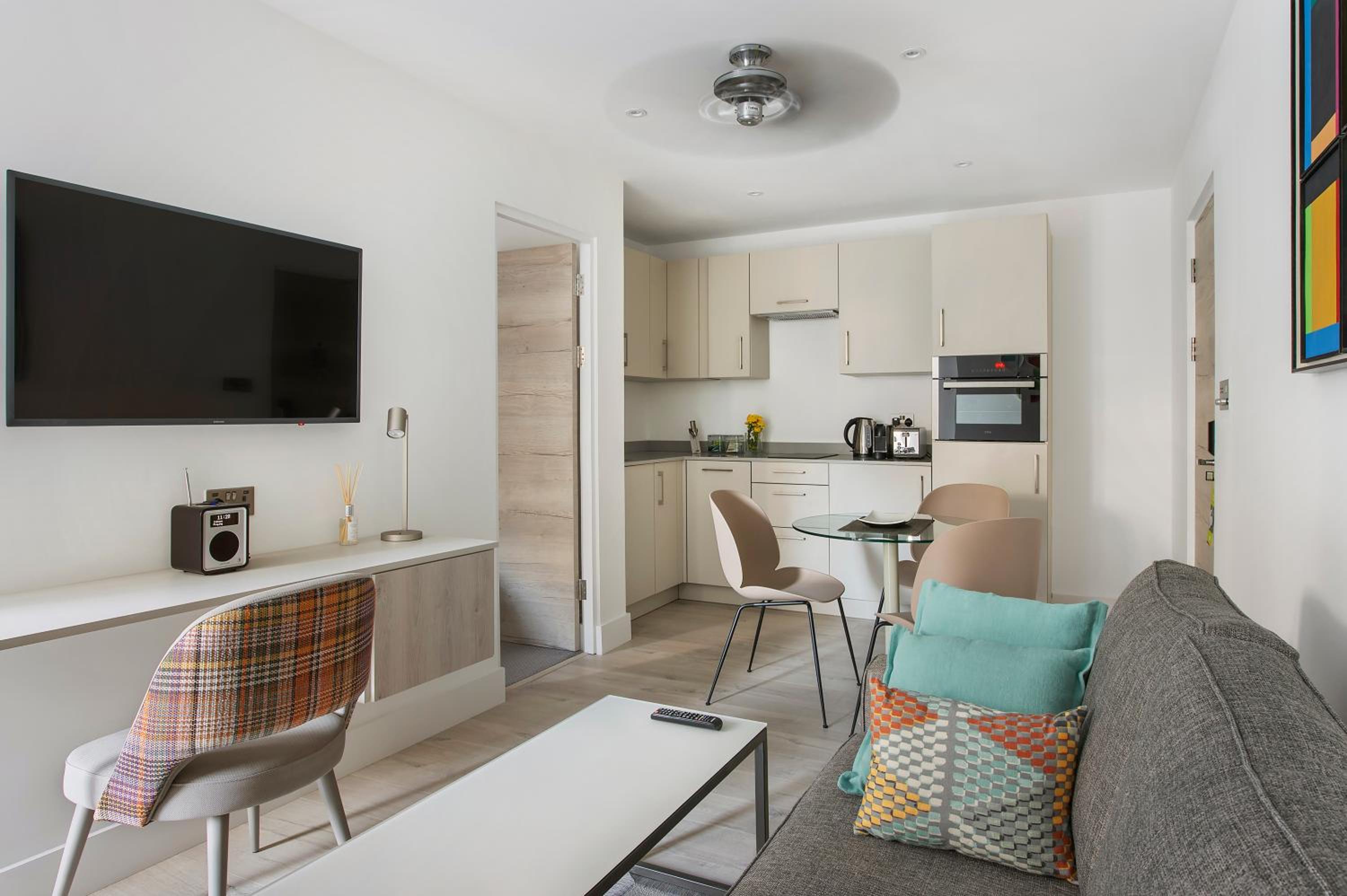 Executive One Bedroom Suite with Terrace - Photo 5