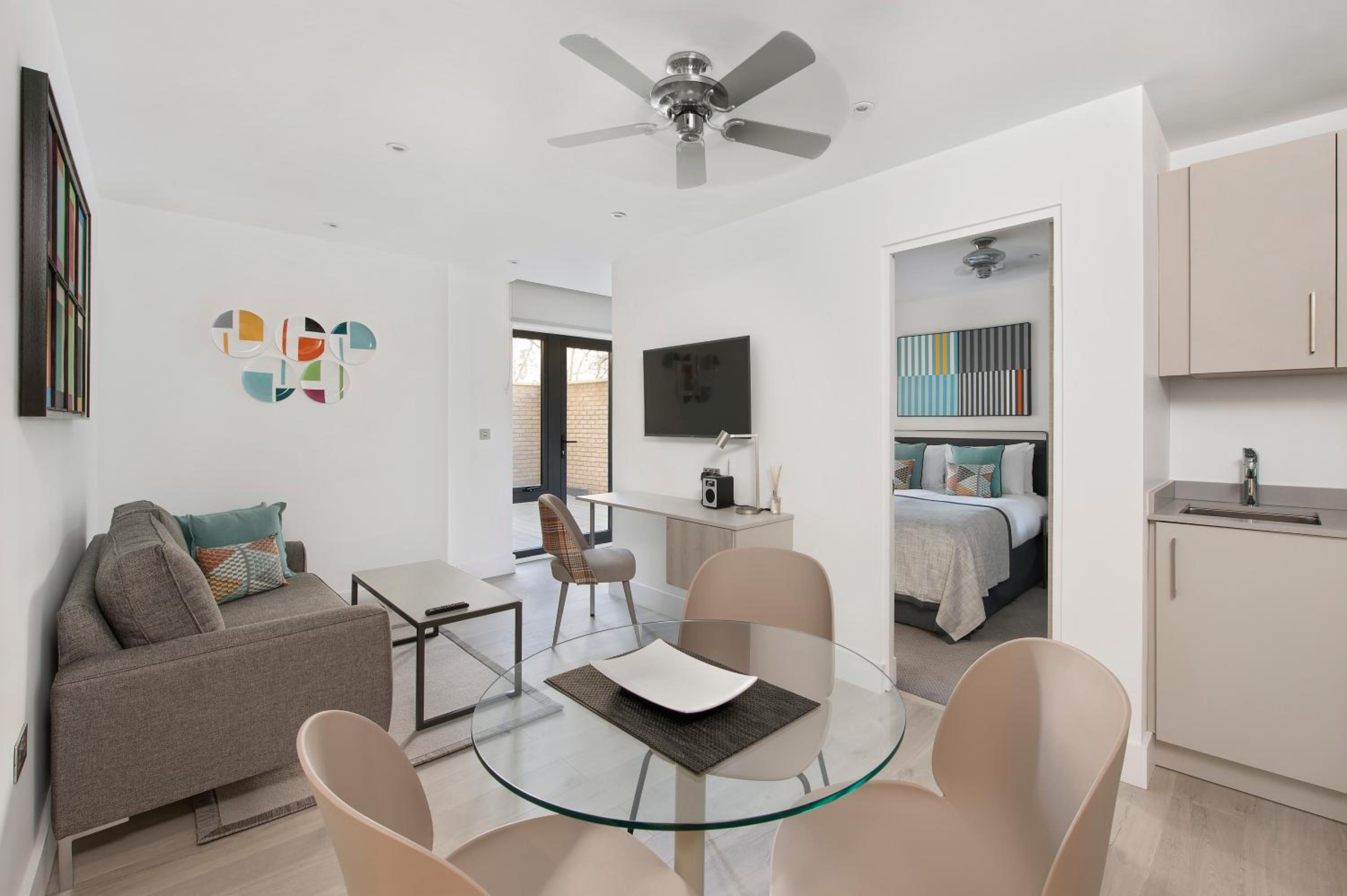 Executive One Bedroom Suite with Terrace - Photo 4